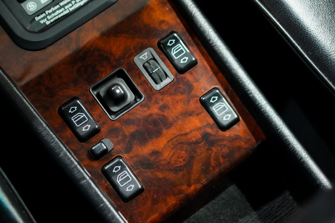 MERCEDES-BENZ 300 CE-image-22