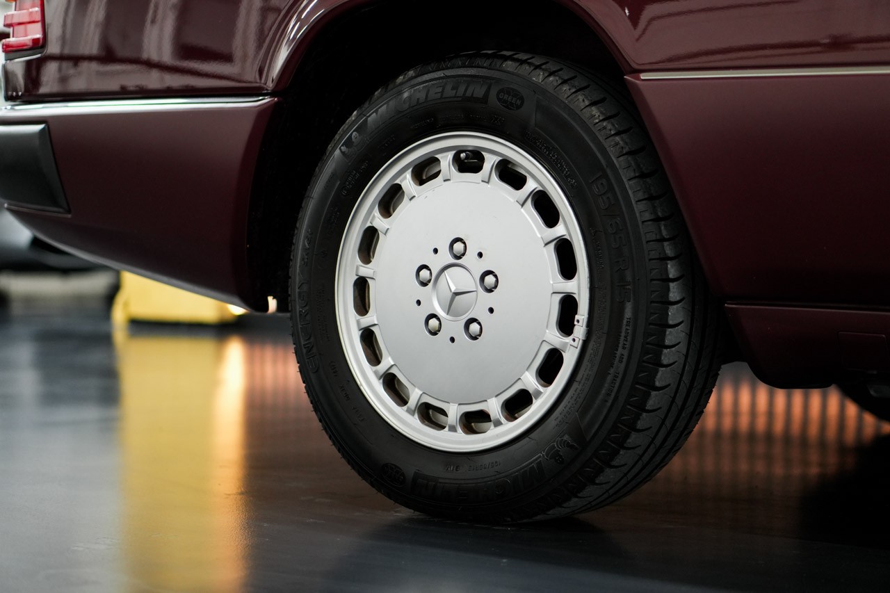 MERCEDES-BENZ 300 CE-image-8