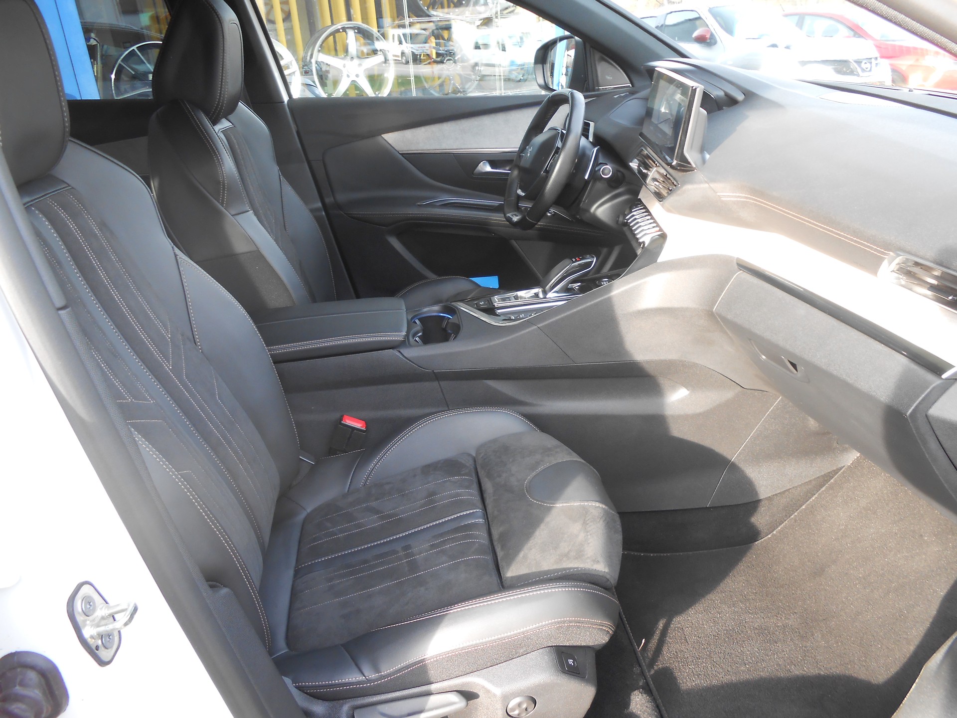 PEUGEOT 3008 1.6 Plug-in Hybrid4 GT Pack-image-8