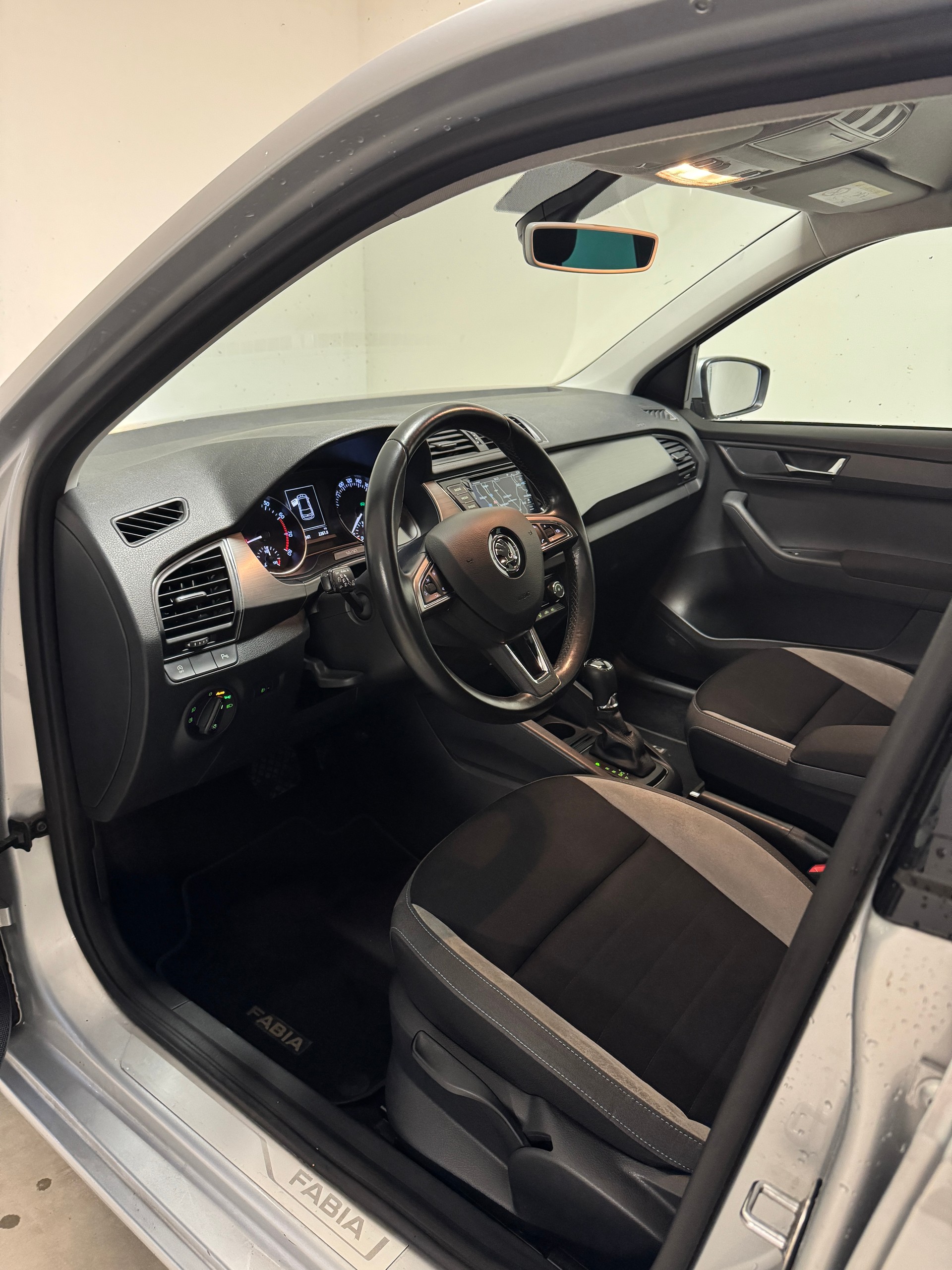 SKODA Fabia 1.2 TSI Ambition DSG-image-6