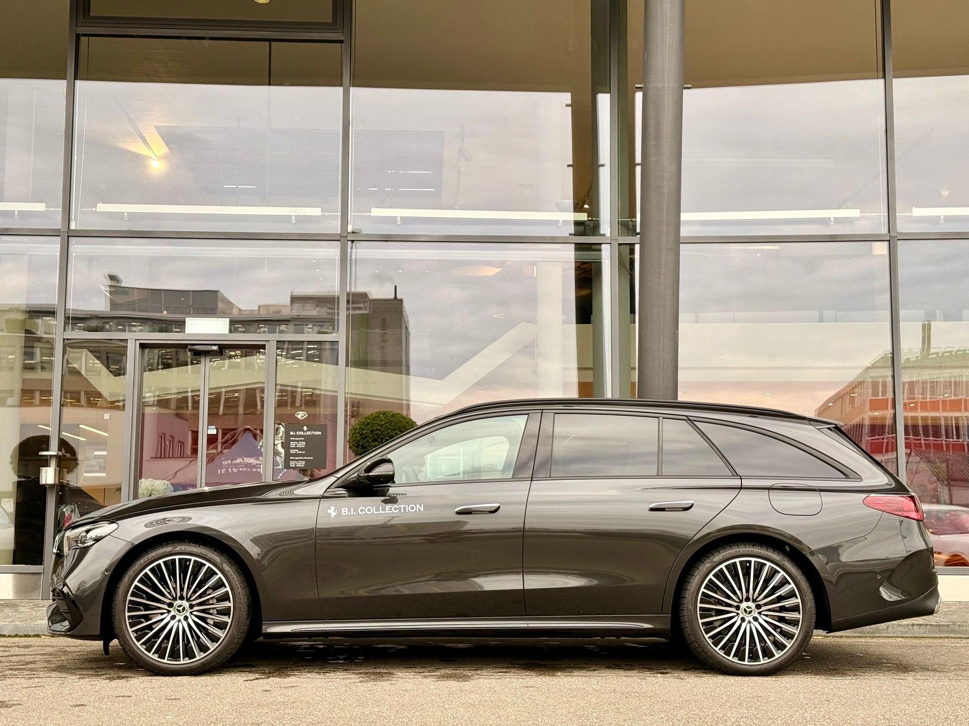 MERCEDES-BENZ E 300 de T 4Matic EQ Hybrid 9G-Tronic-showroom-element-1