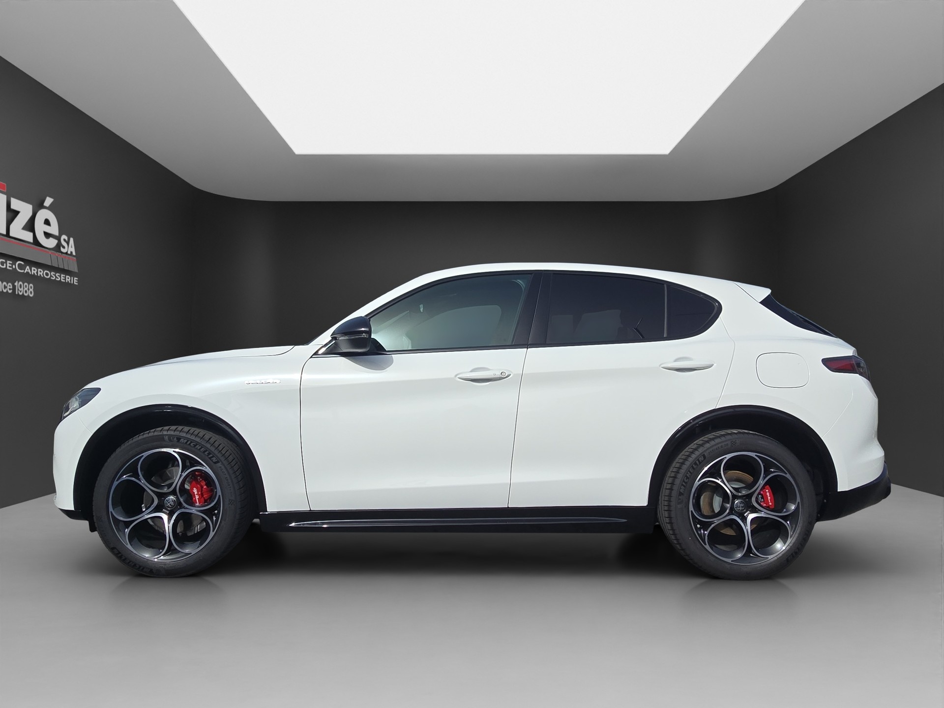 ALFA ROMEO Stelvio 2.0 Veloce Q4 AT8-showroom-element-2