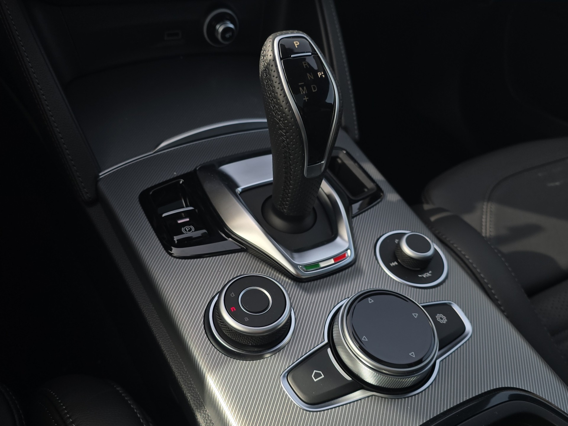 ALFA ROMEO Stelvio 2.0 Veloce Q4 AT8-image-11