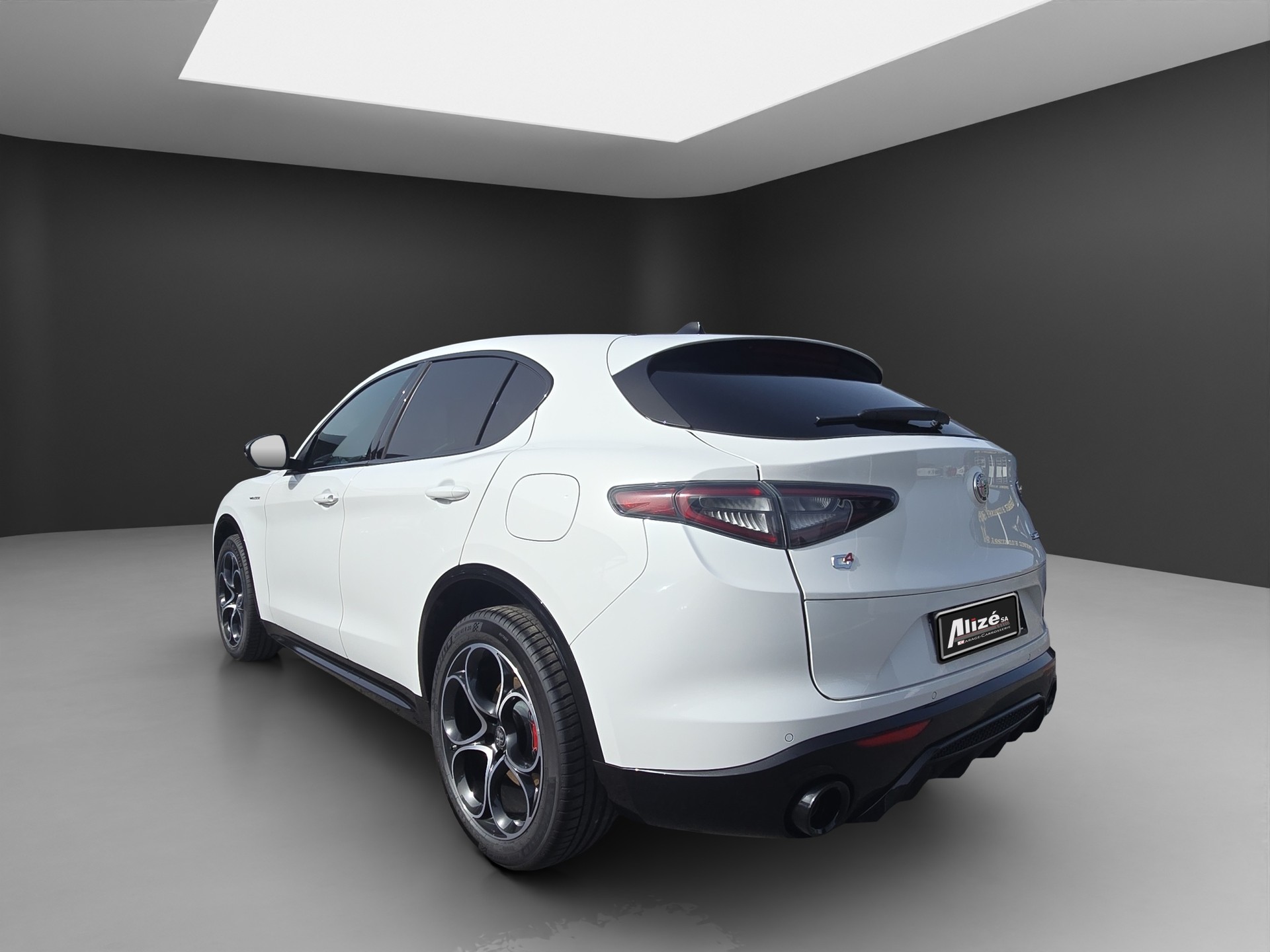 ALFA ROMEO Stelvio 2.0 Veloce Q4 AT8-showroom-element-3