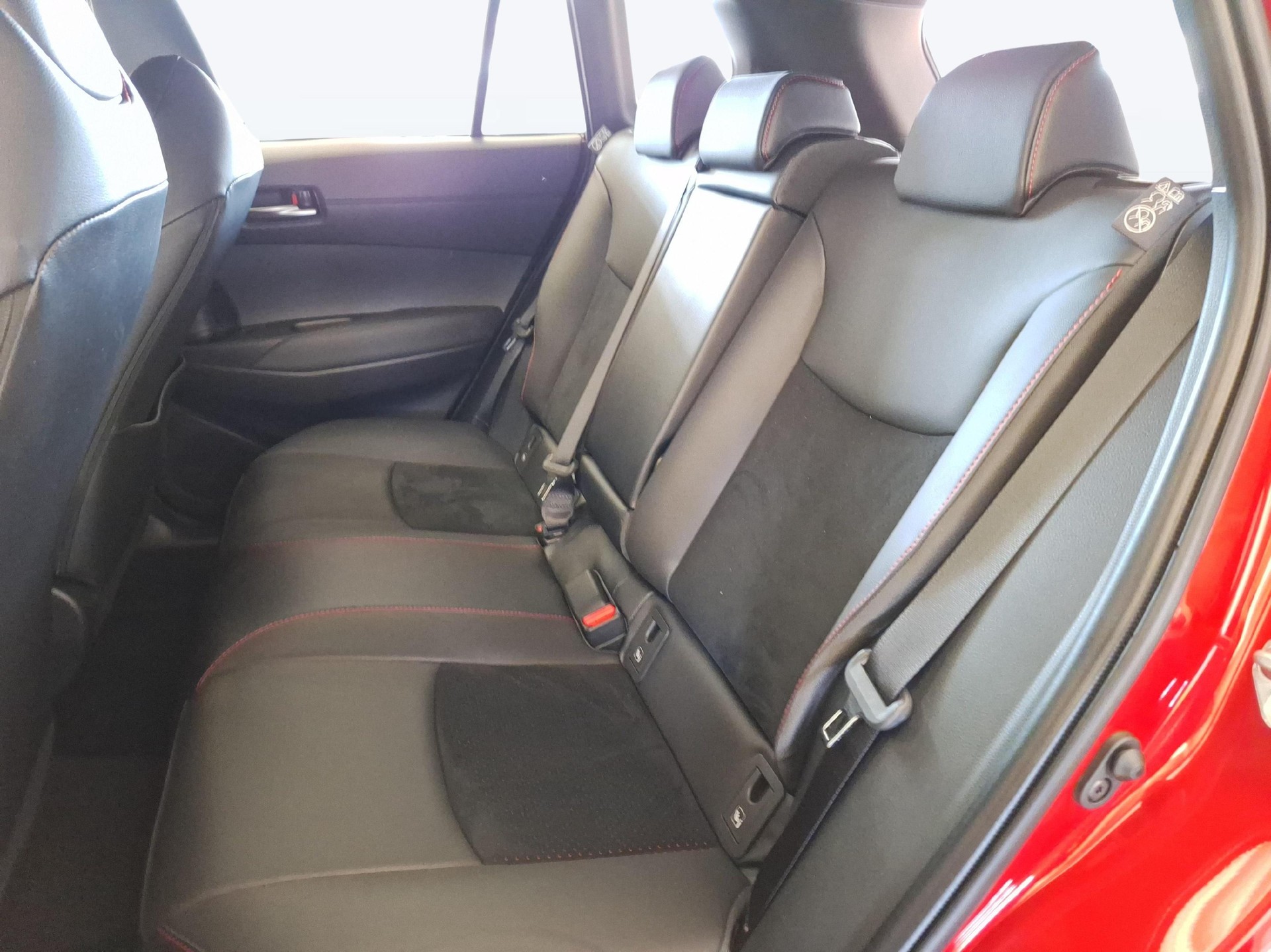 TOYOTA Corolla Cross 2.0 HSD GR Sport AWD-i-image-9