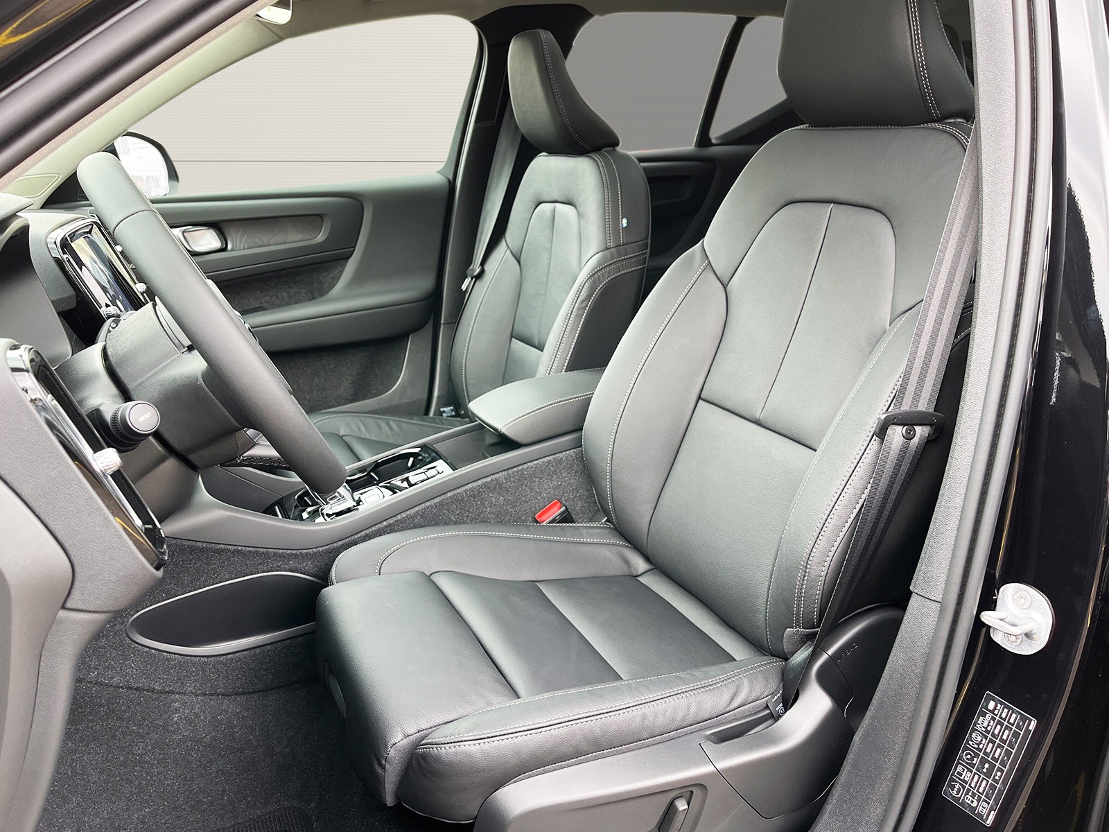 VOLVO XC40 1.5 T5 PiH Ultimate Dark-image-7