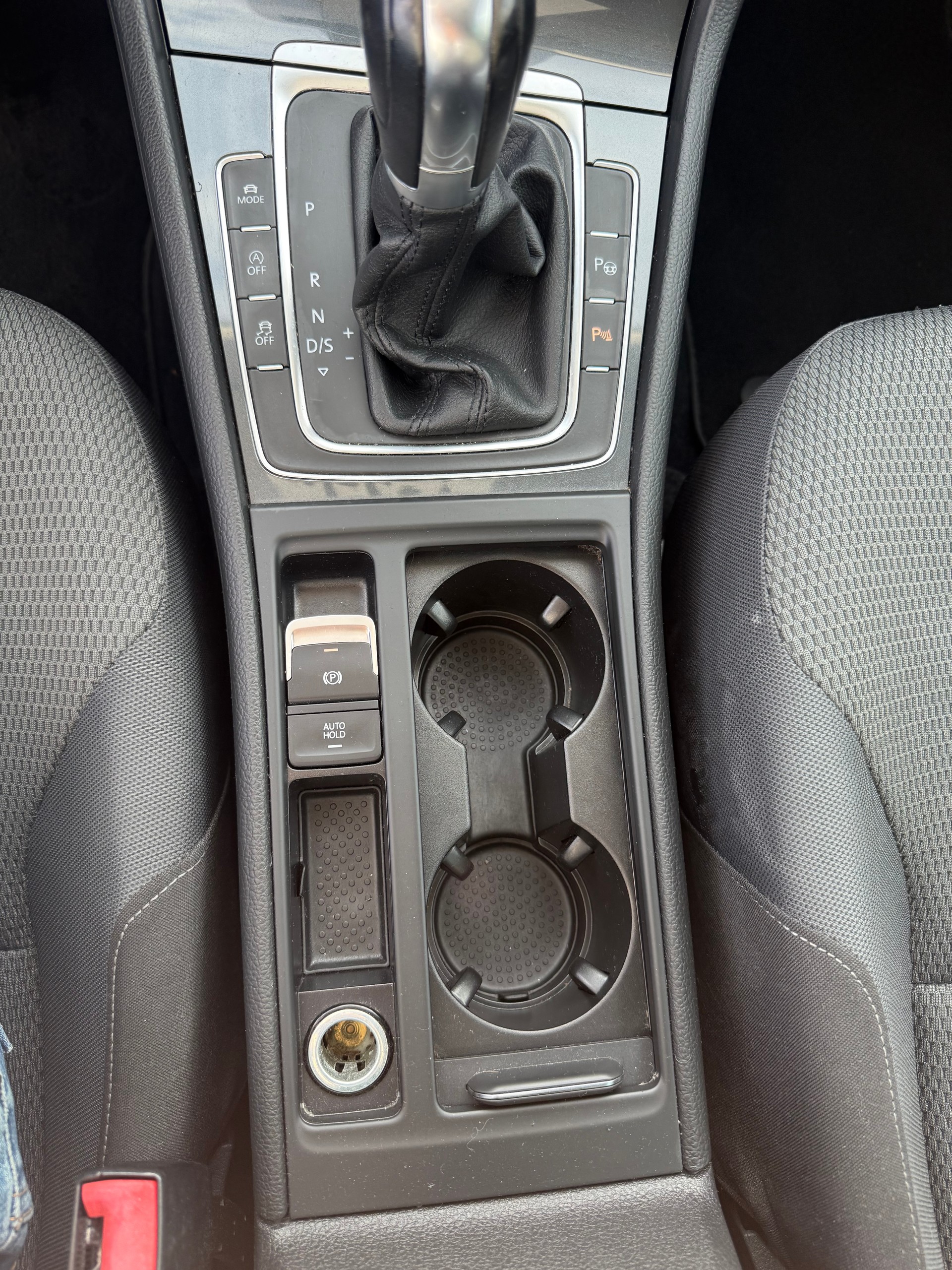 VW Golf 2.0 TDI Highline 4Motion DSG-image-12