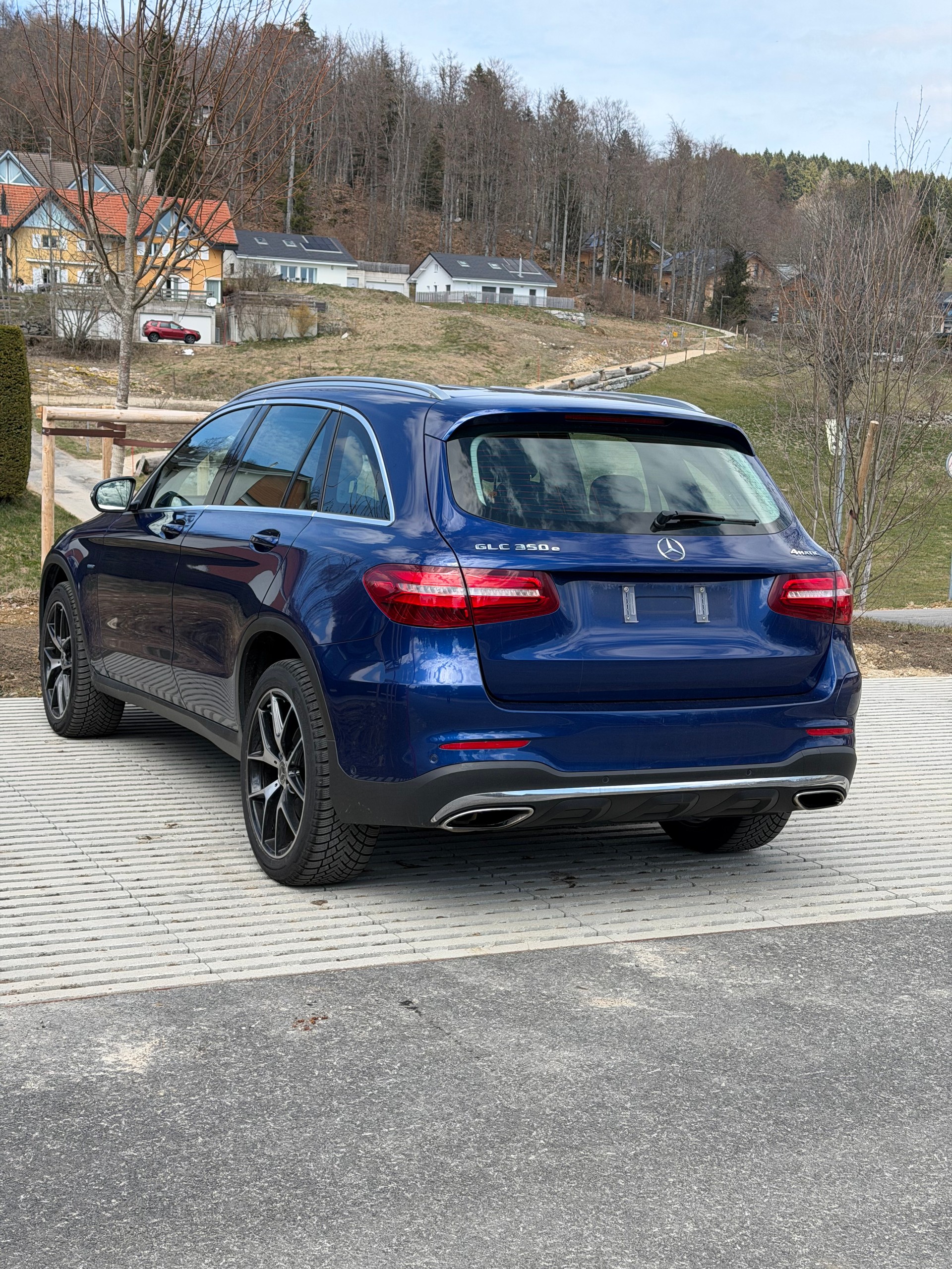 MERCEDES-BENZ GLC 350 e AMG Line 4Matic 7G-Tronic-image-8