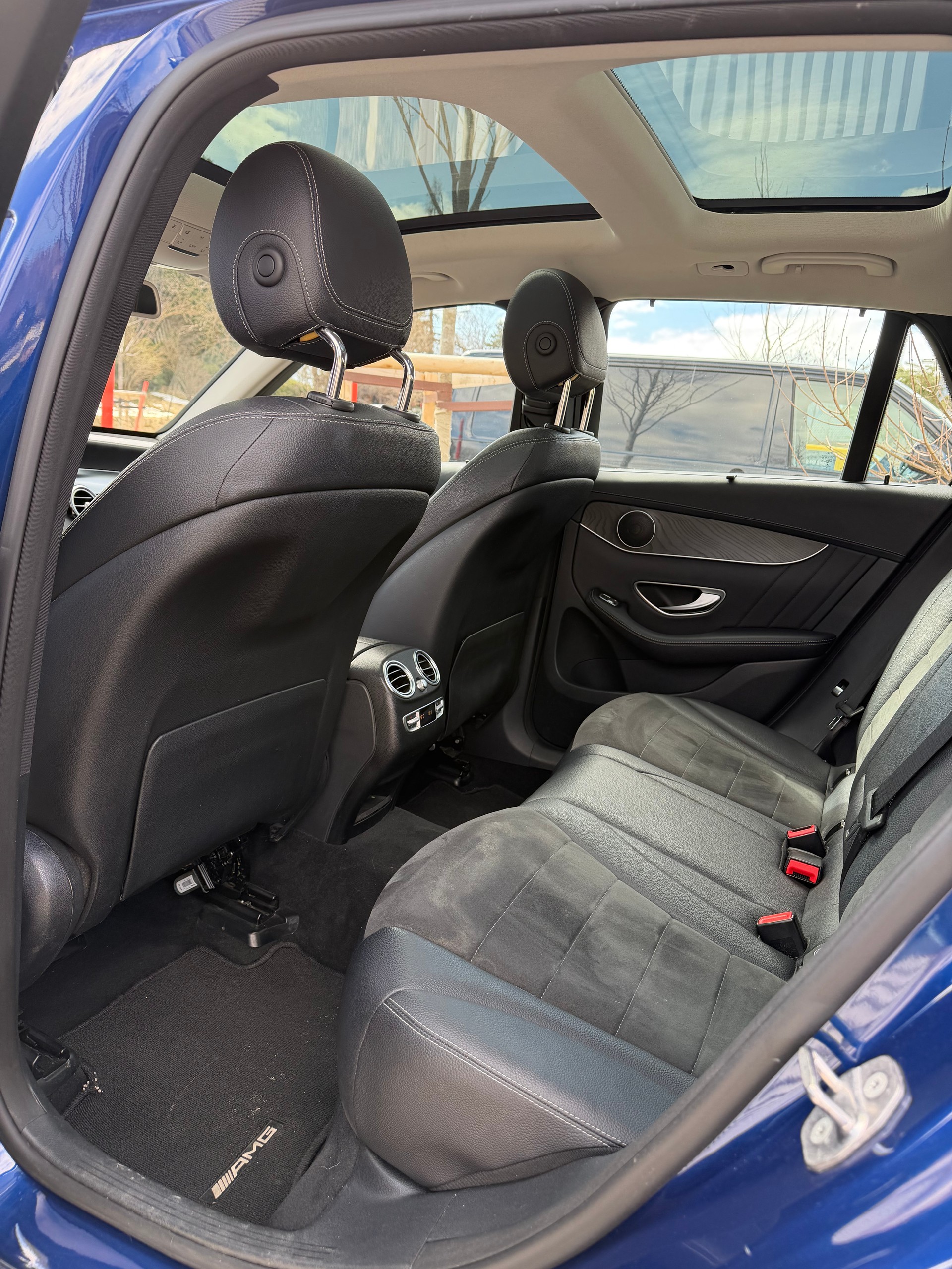 MERCEDES-BENZ GLC 350 e AMG Line 4Matic 7G-Tronic-image-4