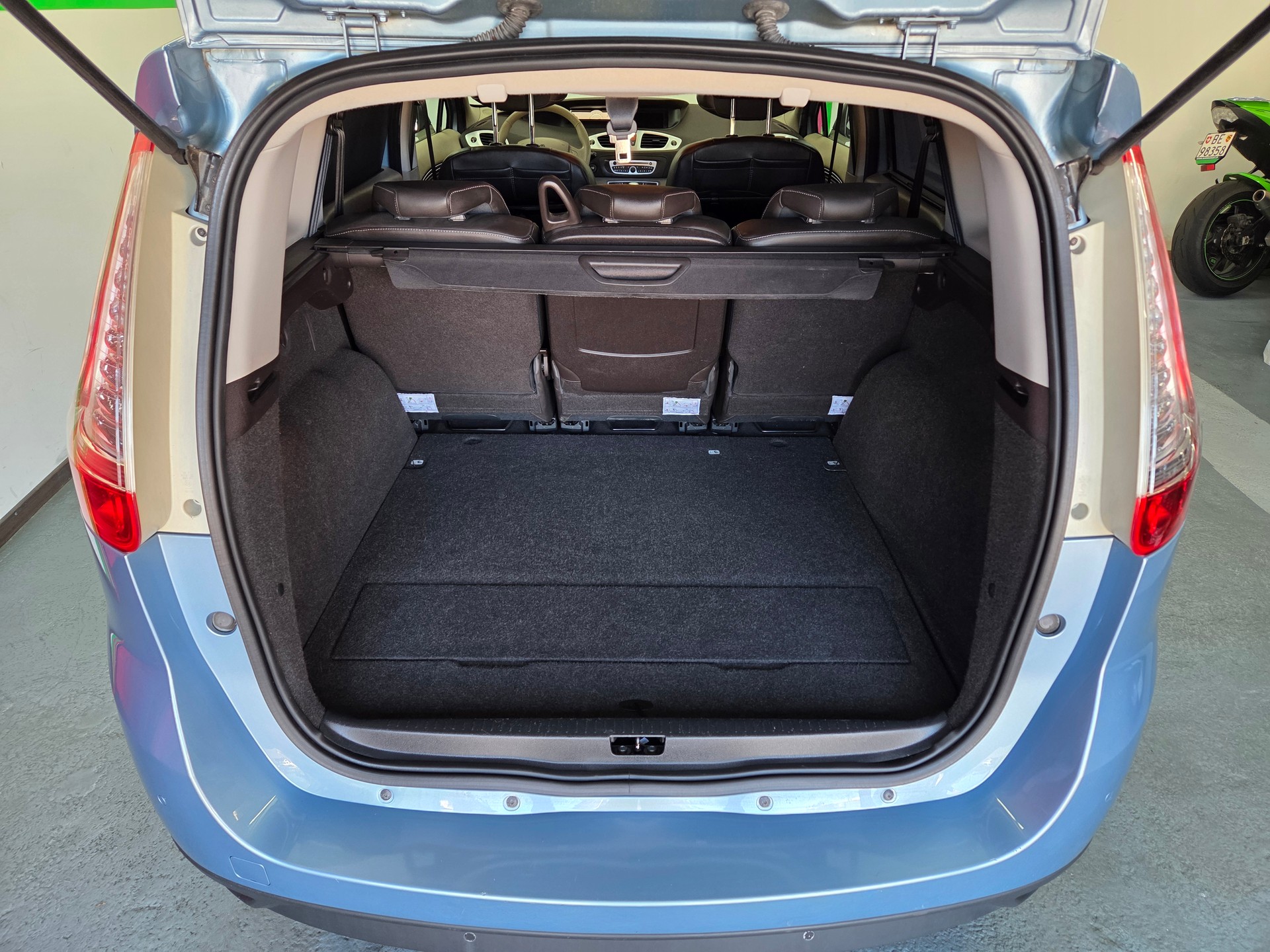 RENAULT Scénic 2.0 16V Privilège X-Tronic CVT-image-13