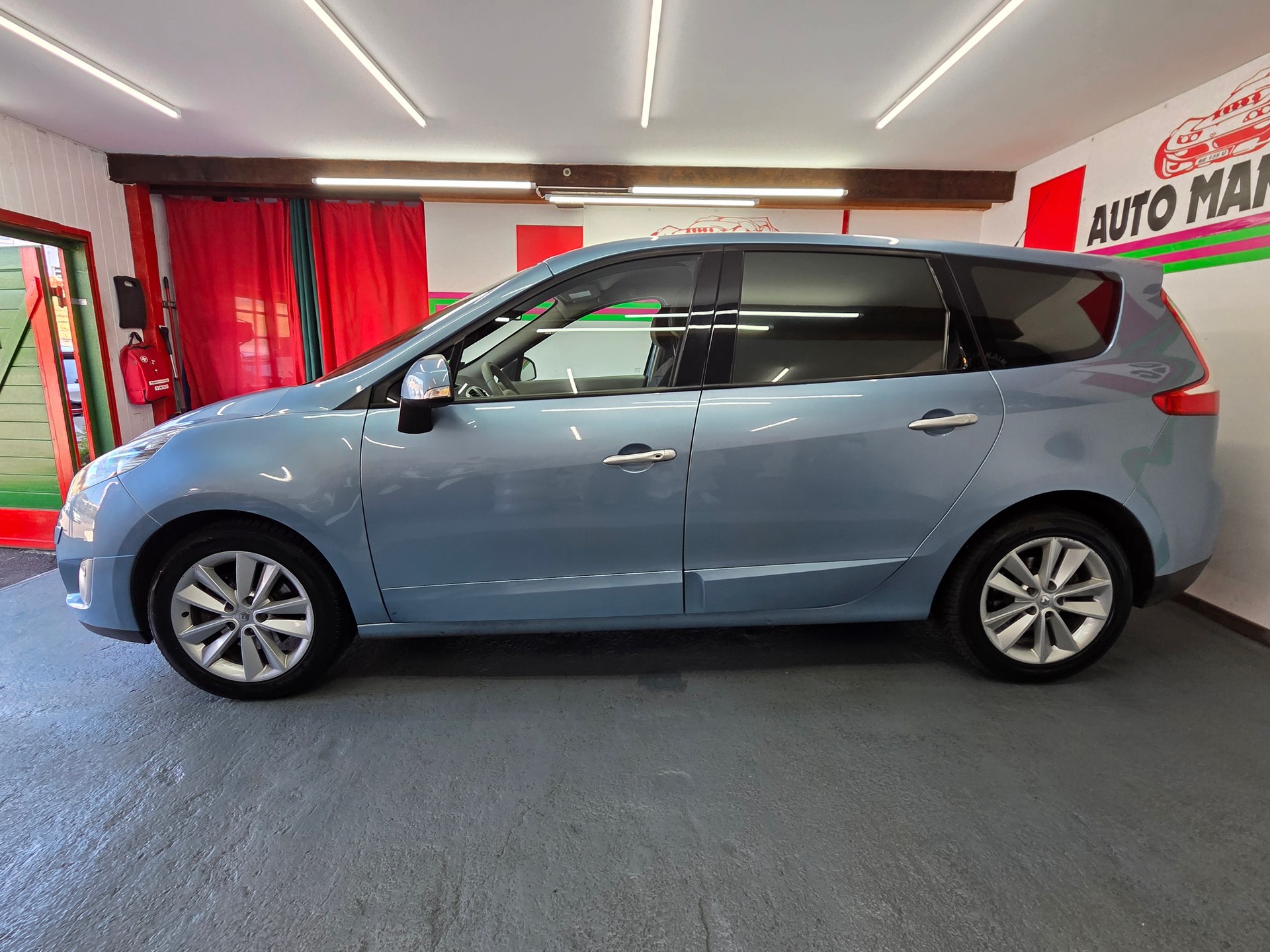 RENAULT Scénic 2.0 16V Privilège X-Tronic CVT-image-3