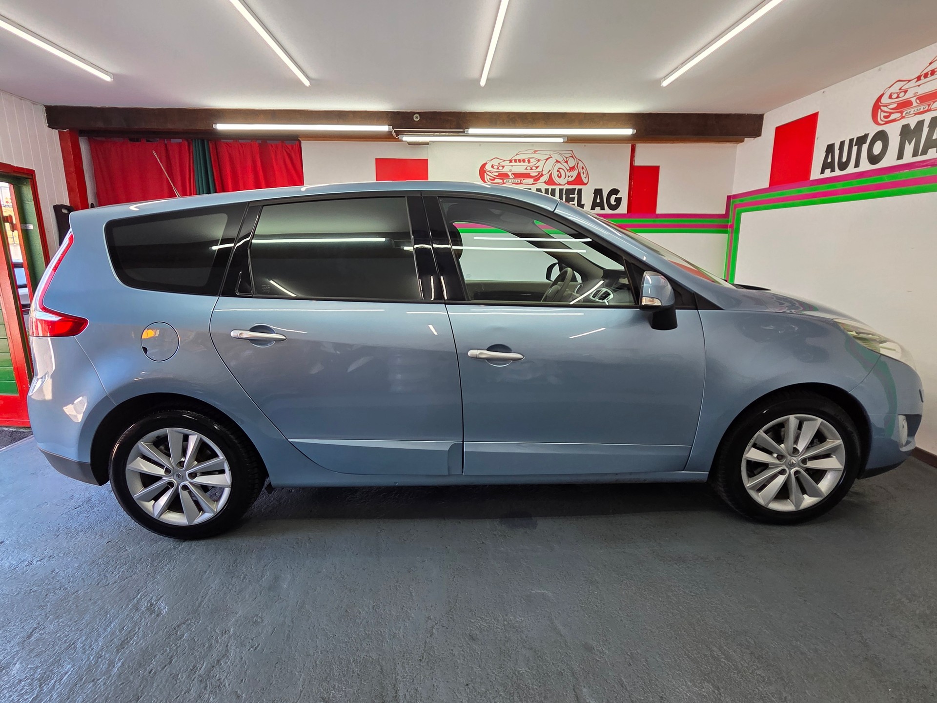 RENAULT Scénic 2.0 16V Privilège X-Tronic CVT-image-4