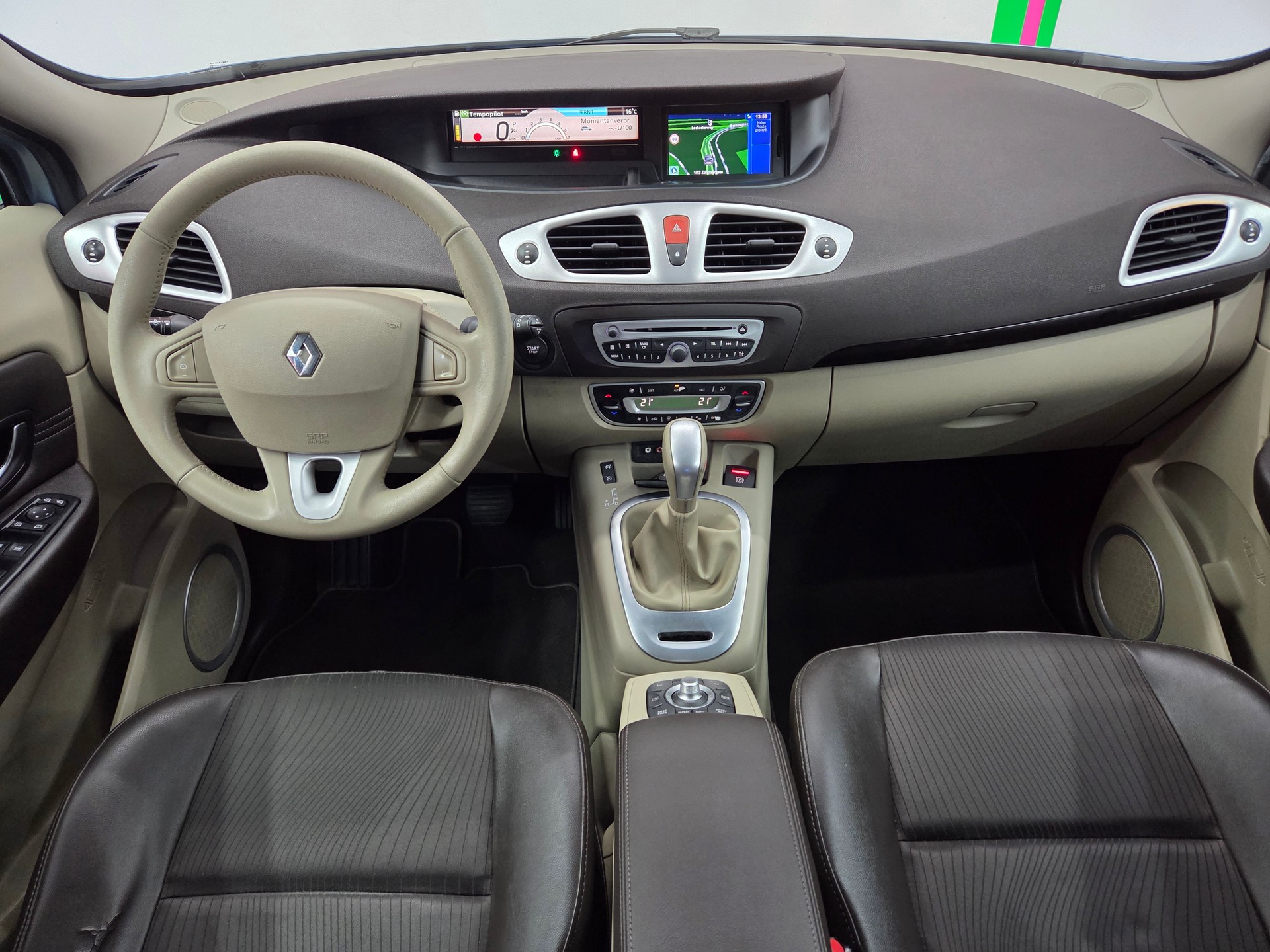 RENAULT Scénic 2.0 16V Privilège X-Tronic CVT-image-8