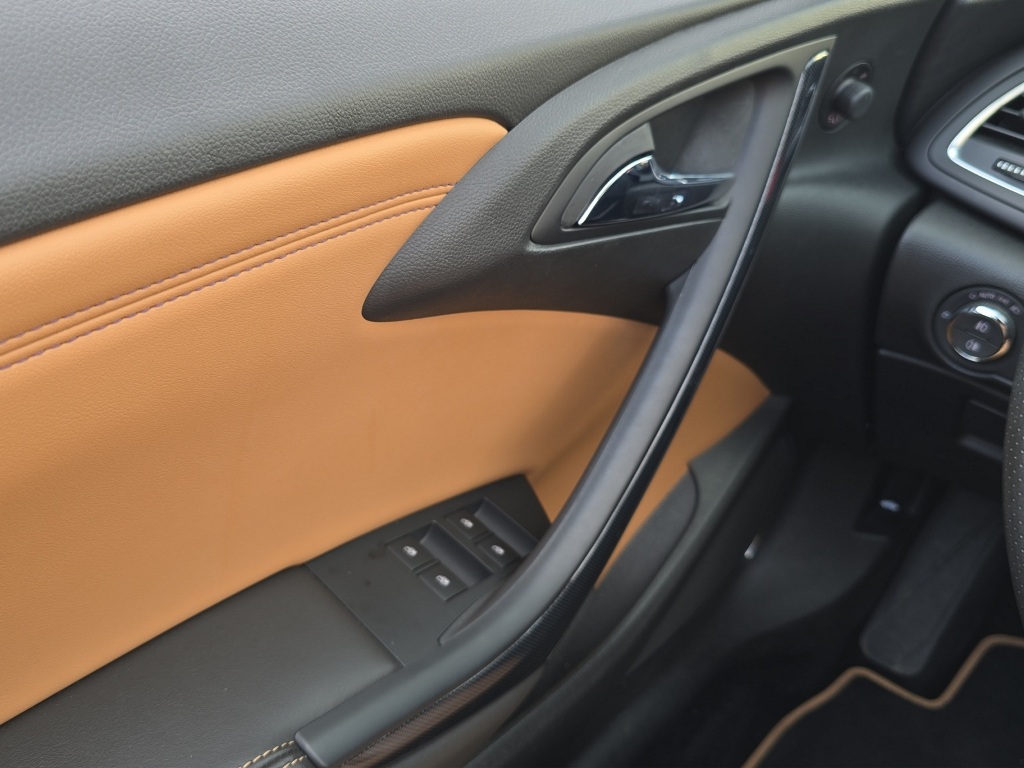 OPEL Cascada 1.6 T eTEC Cosmo-image-19