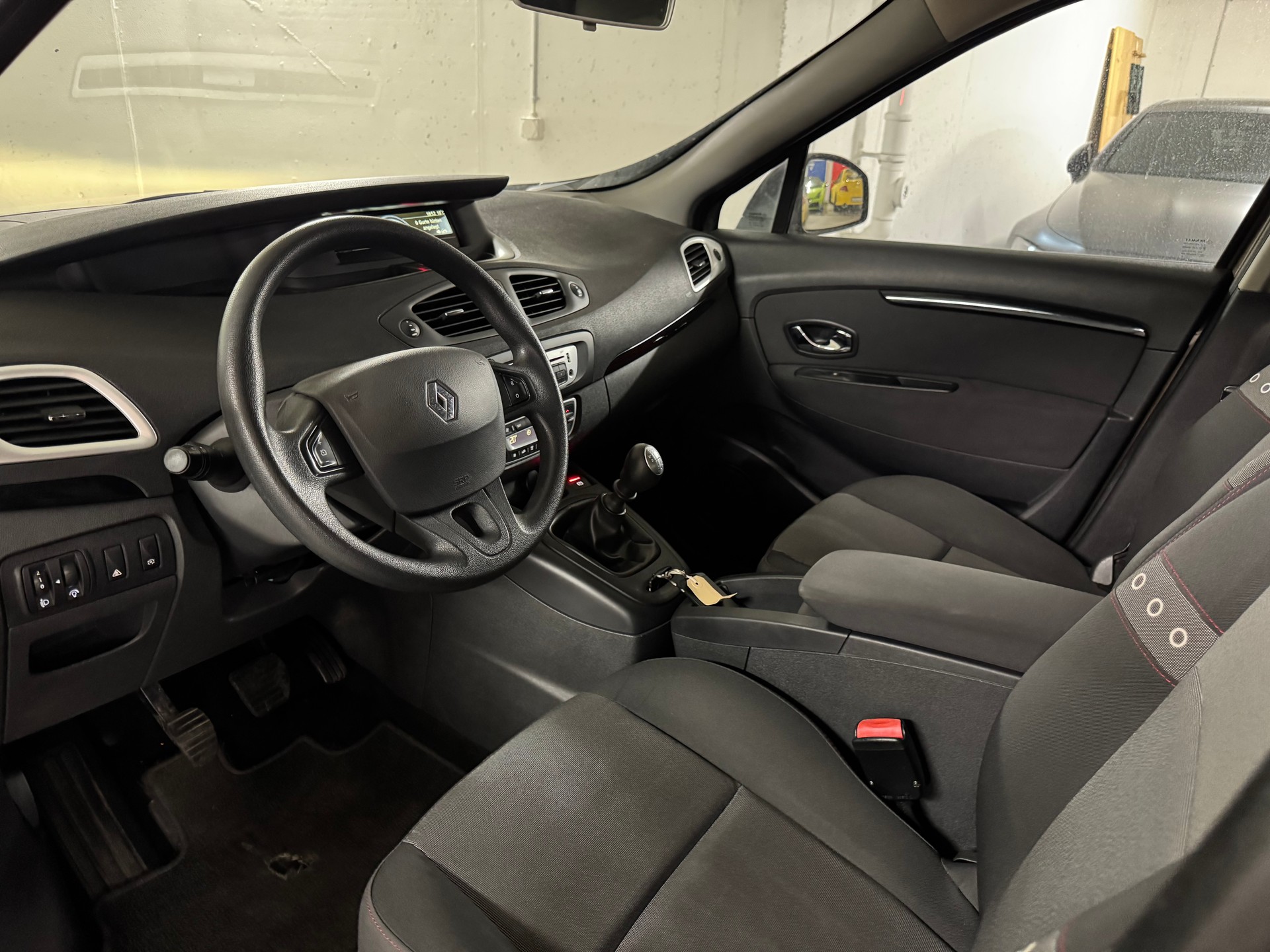 RENAULT Grand Scénic 1.2 16V Turbo Dynamique-image-8