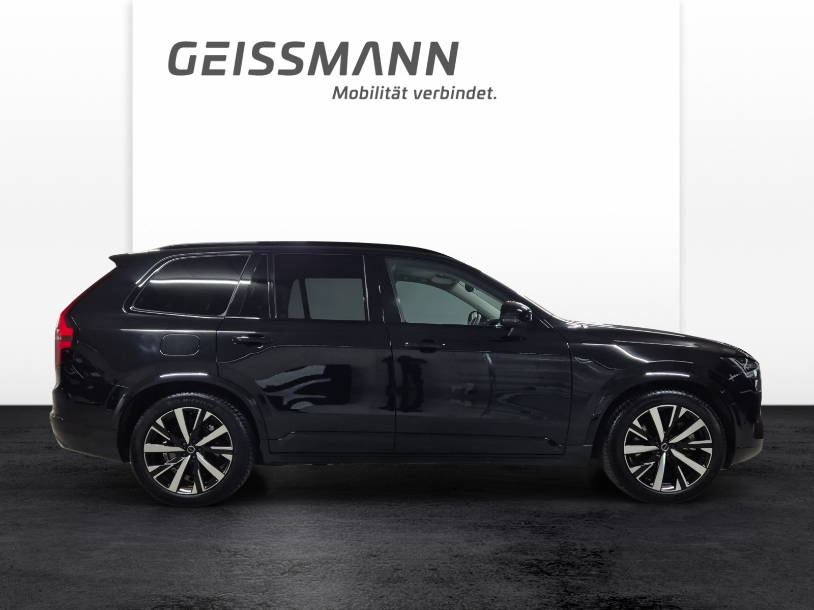 VOLVO XC90 2.0 T8 TE Plus Dark eAWD-showroom-element-3
