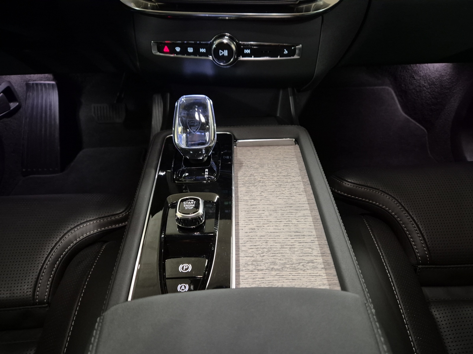 VOLVO XC90 2.0 T8 TE Plus Dark eAWD-image-13