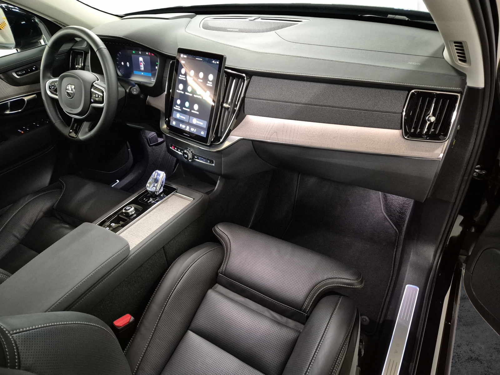 VOLVO XC90 2.0 T8 TE Plus Dark eAWD-image-18