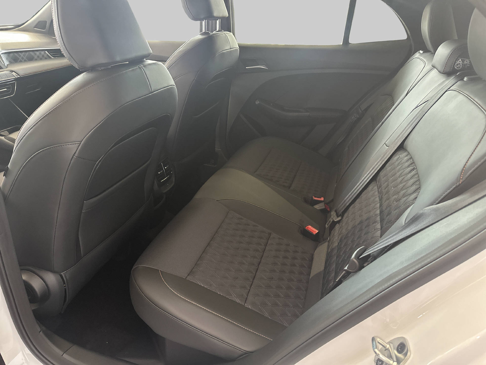 MG 3 1.5 Hybrid Luxury-image-8