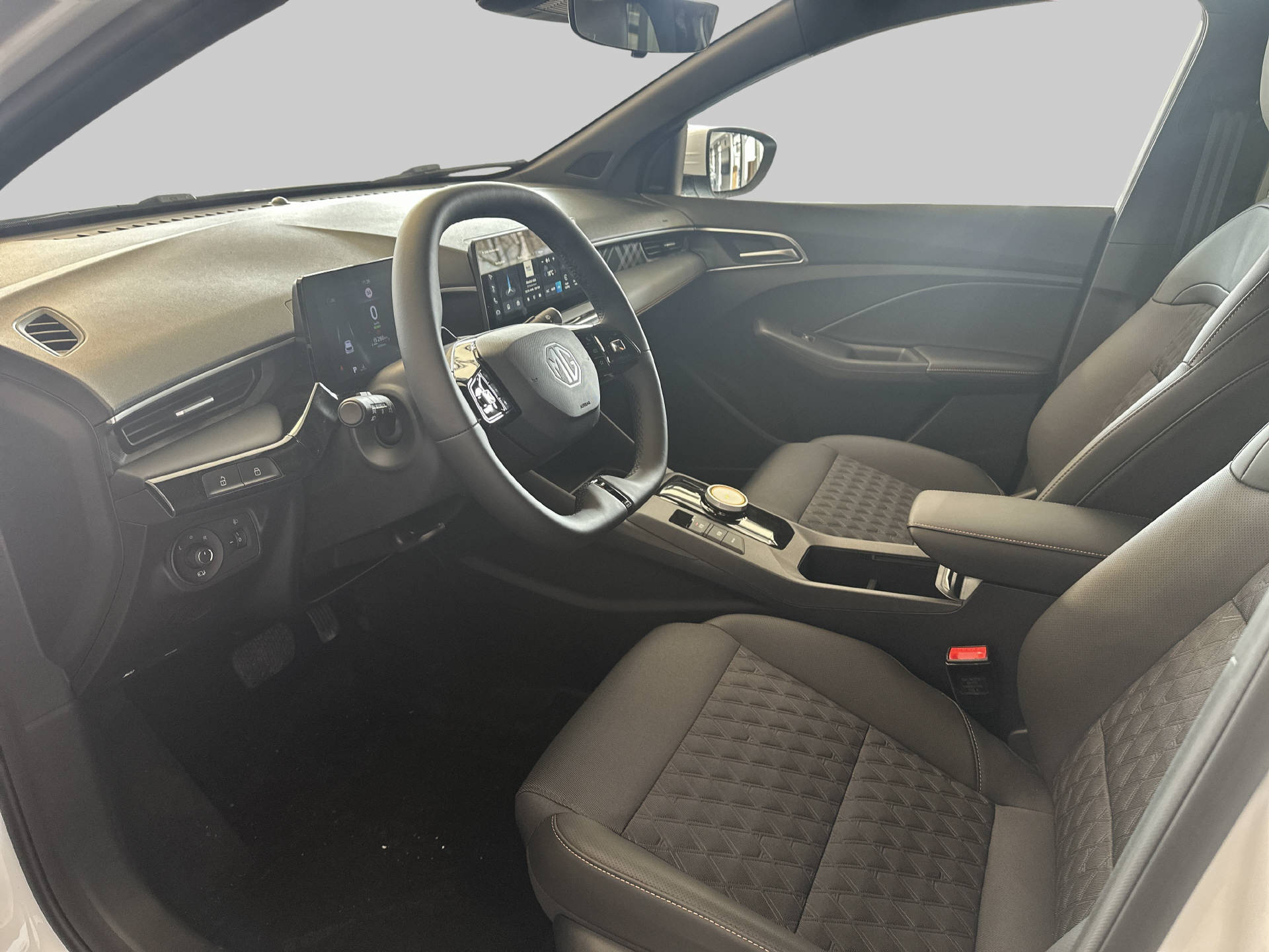 MG 3 1.5 Hybrid Luxury-image-5