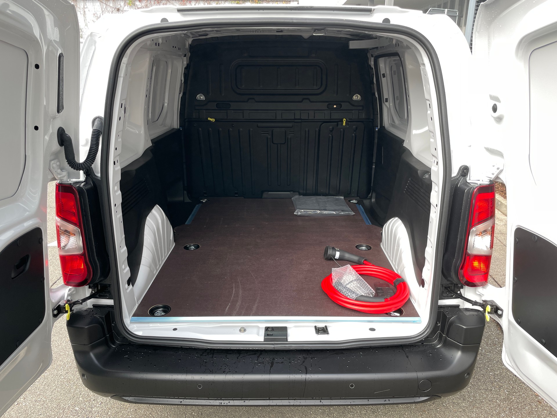 OPEL Combo-e 50 kWh Cargo-image-8