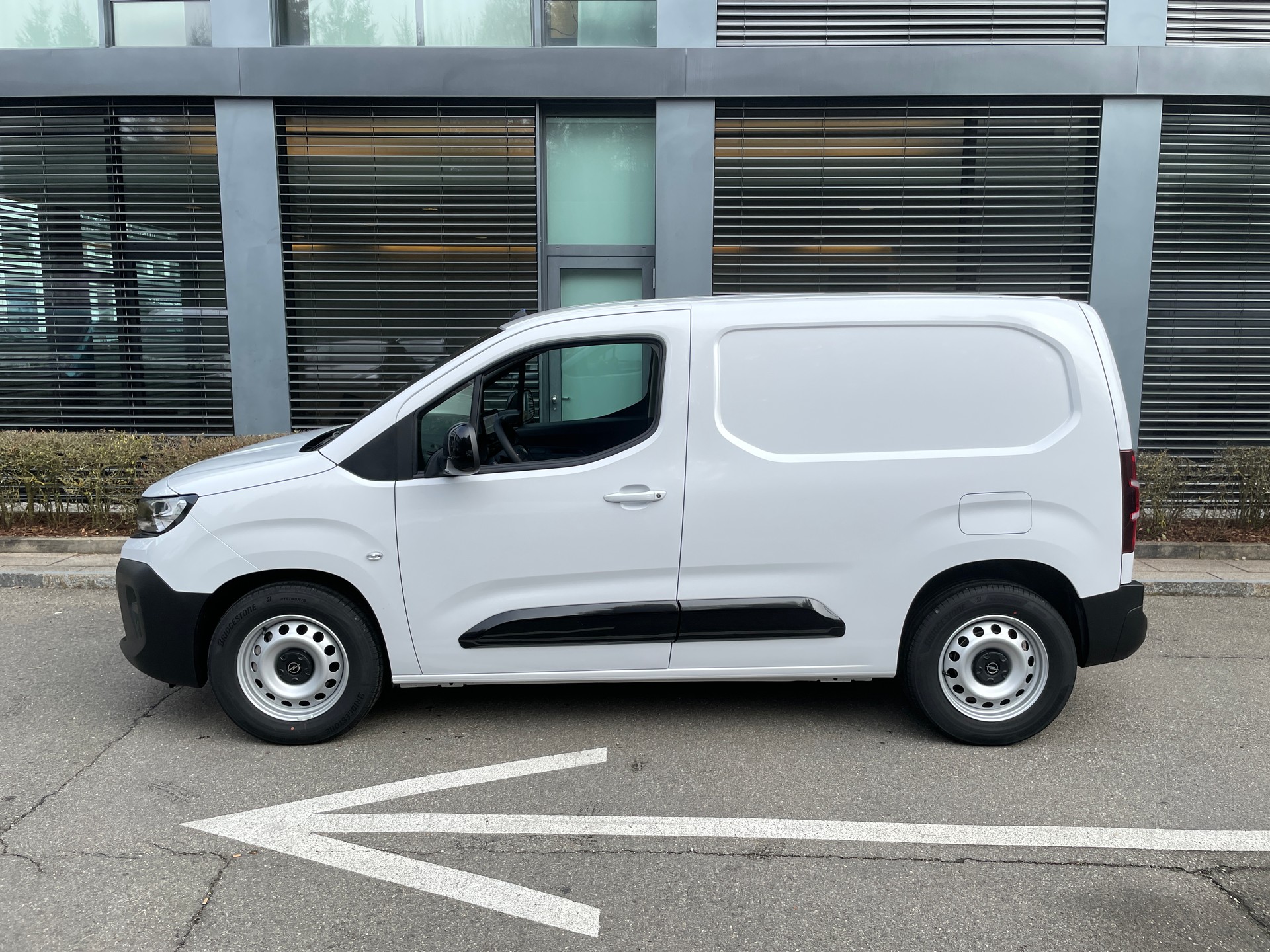 OPEL Combo-e 50 kWh Cargo-image-10