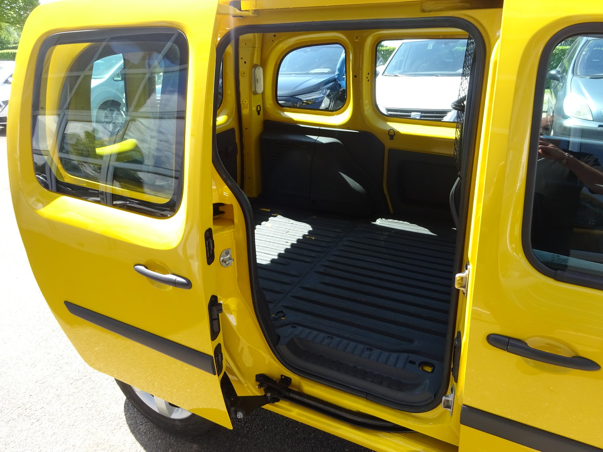 RENAULT Kangoo Z.E. 33 R60 Access 2 Plätze-image-11