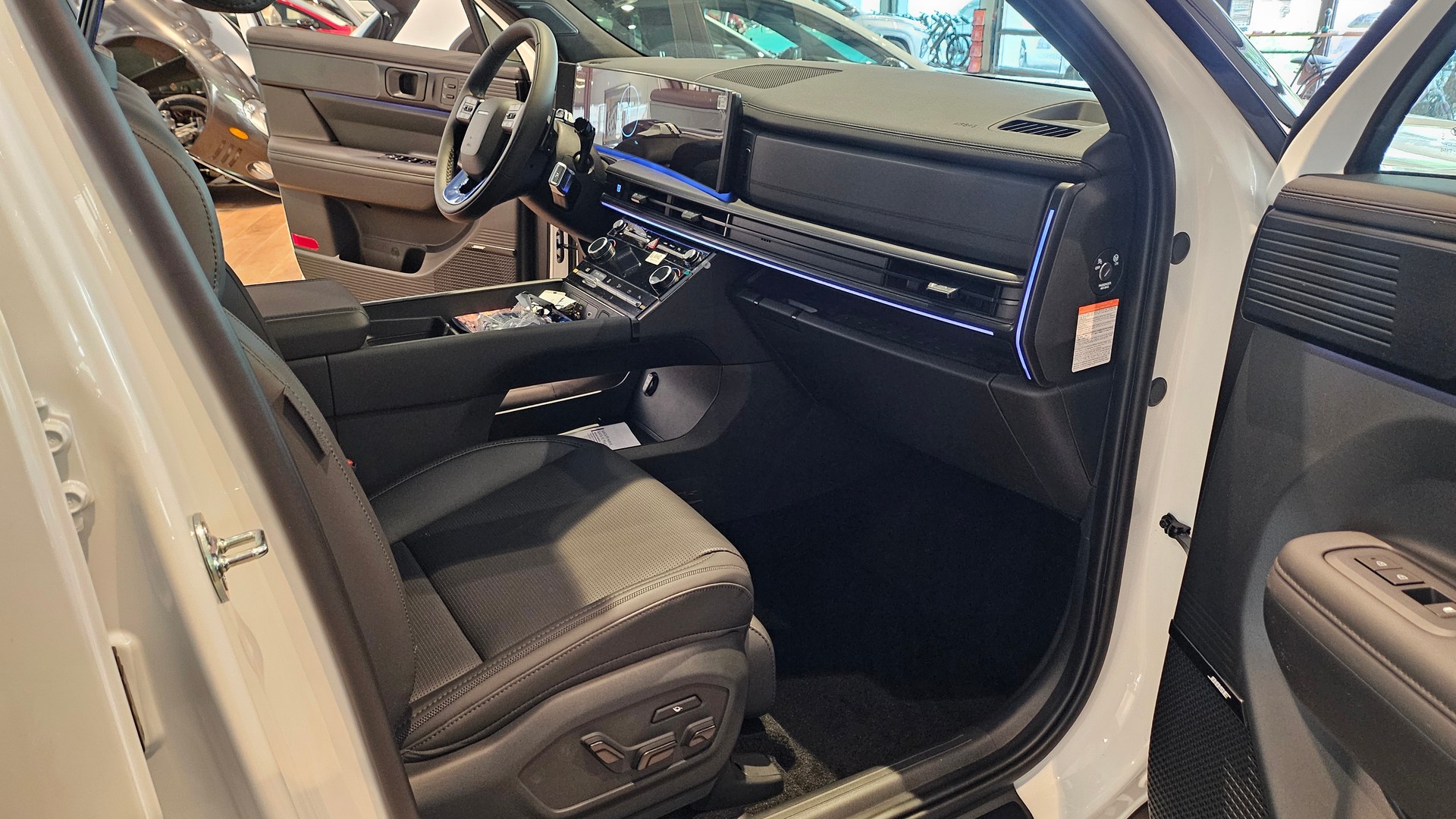 HYUNDAI Santa Fe 1.6 T-GDi PHEV Calligraphy 4WD Automatic-image-13