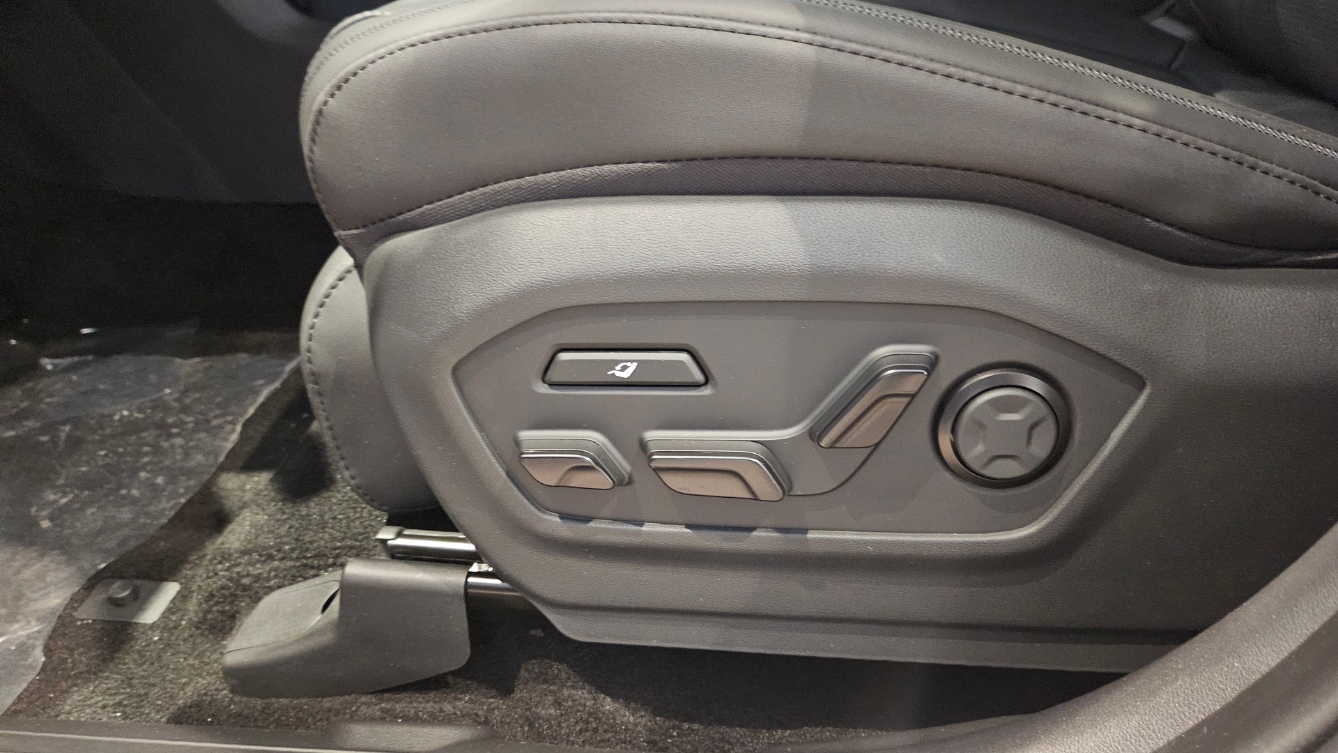HYUNDAI Santa Fe 1.6 T-GDi PHEV Calligraphy 4WD Automatic-image-22