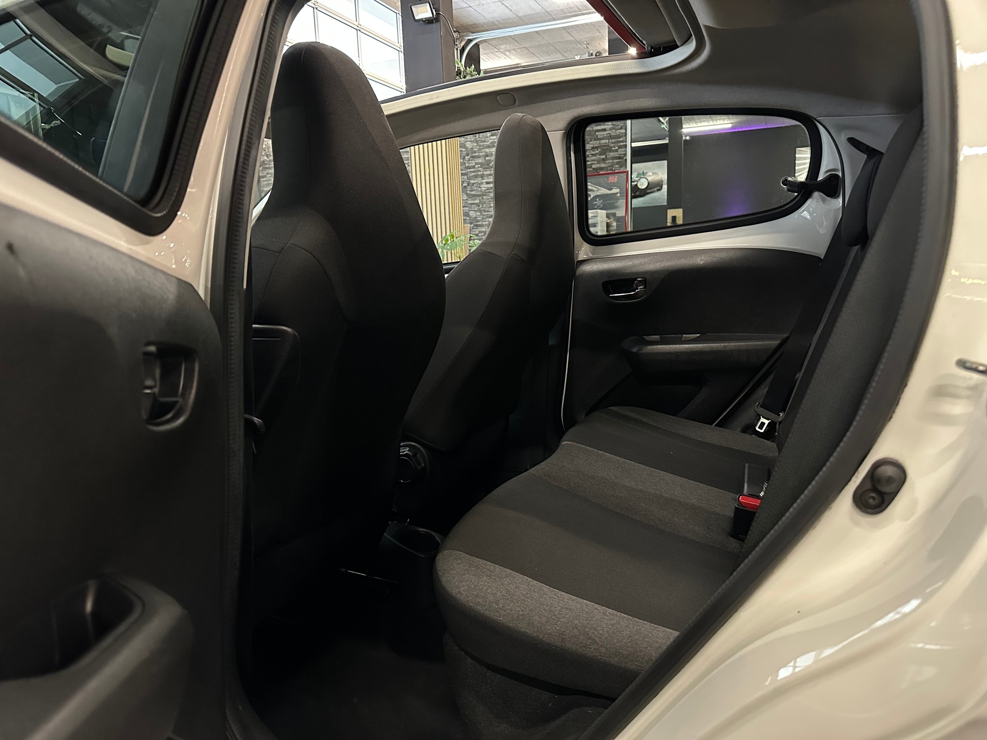 CITROEN C1 1.0 VTi ETG5 Shine Airscape-image-18