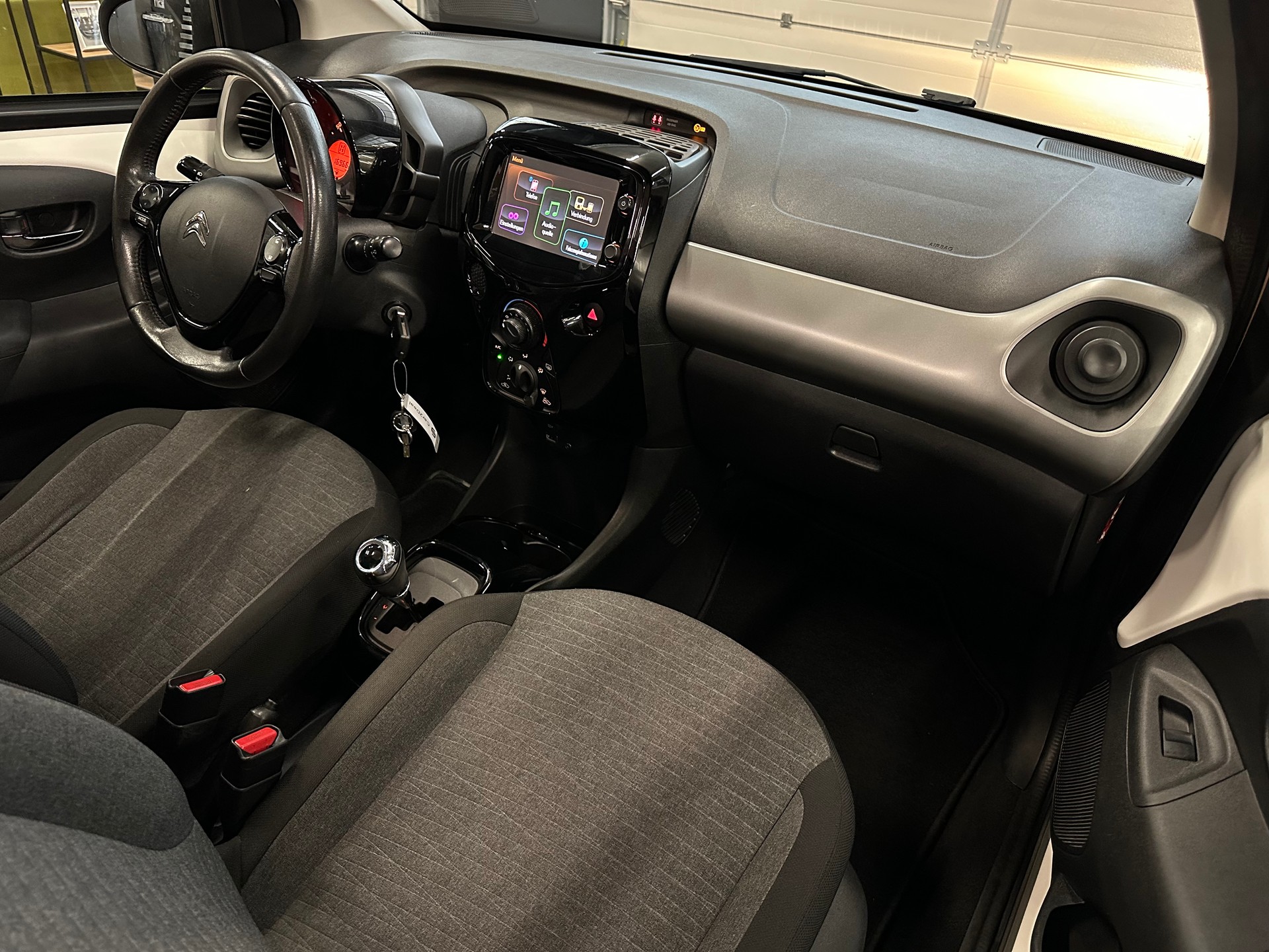 CITROEN C1 1.0 VTi ETG5 Shine Airscape-image-10