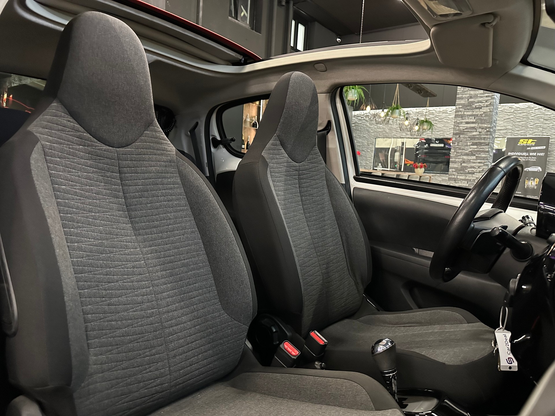 CITROEN C1 1.0 VTi ETG5 Shine Airscape-image-15