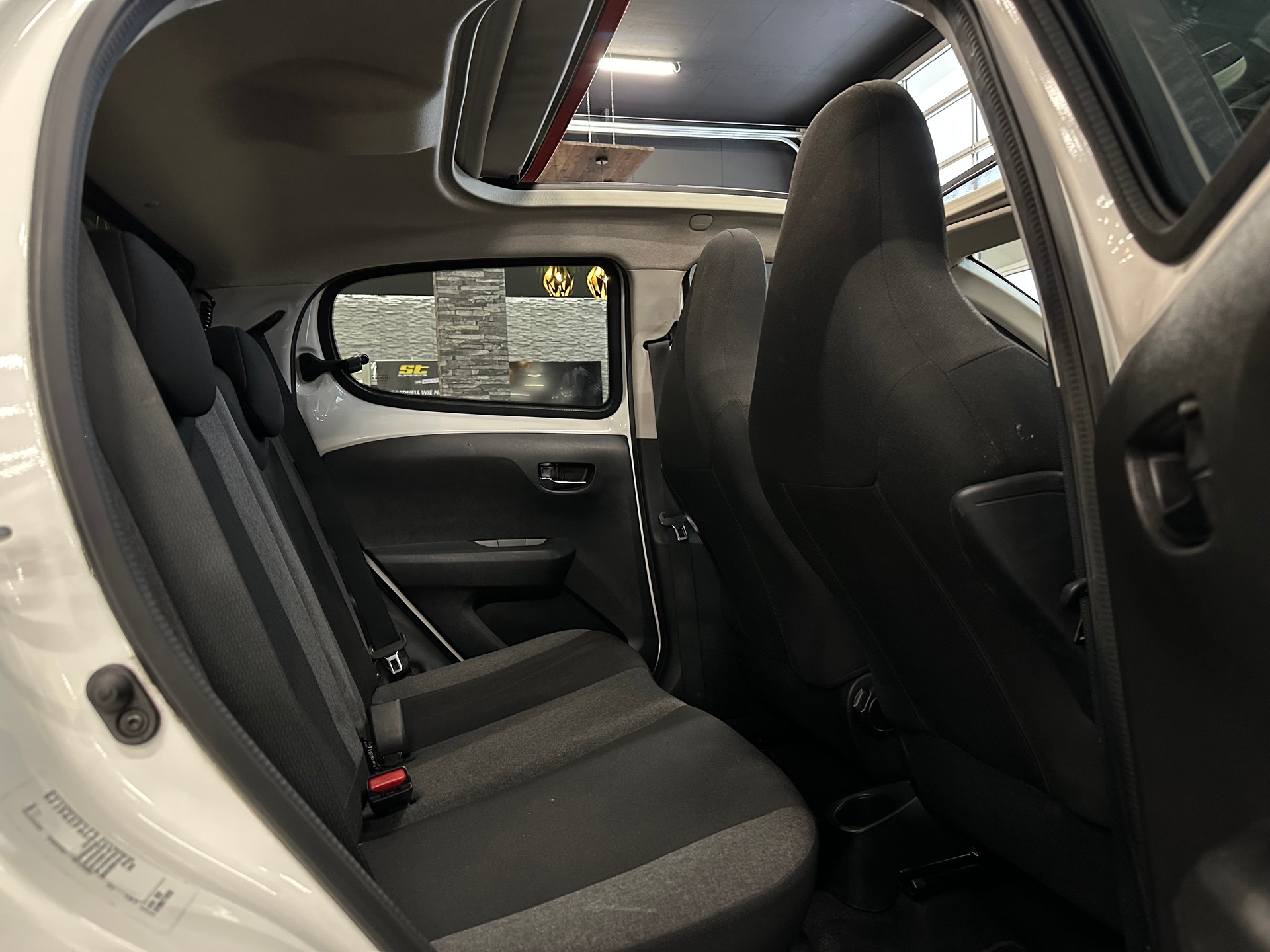 CITROEN C1 1.0 VTi ETG5 Shine Airscape-image-16