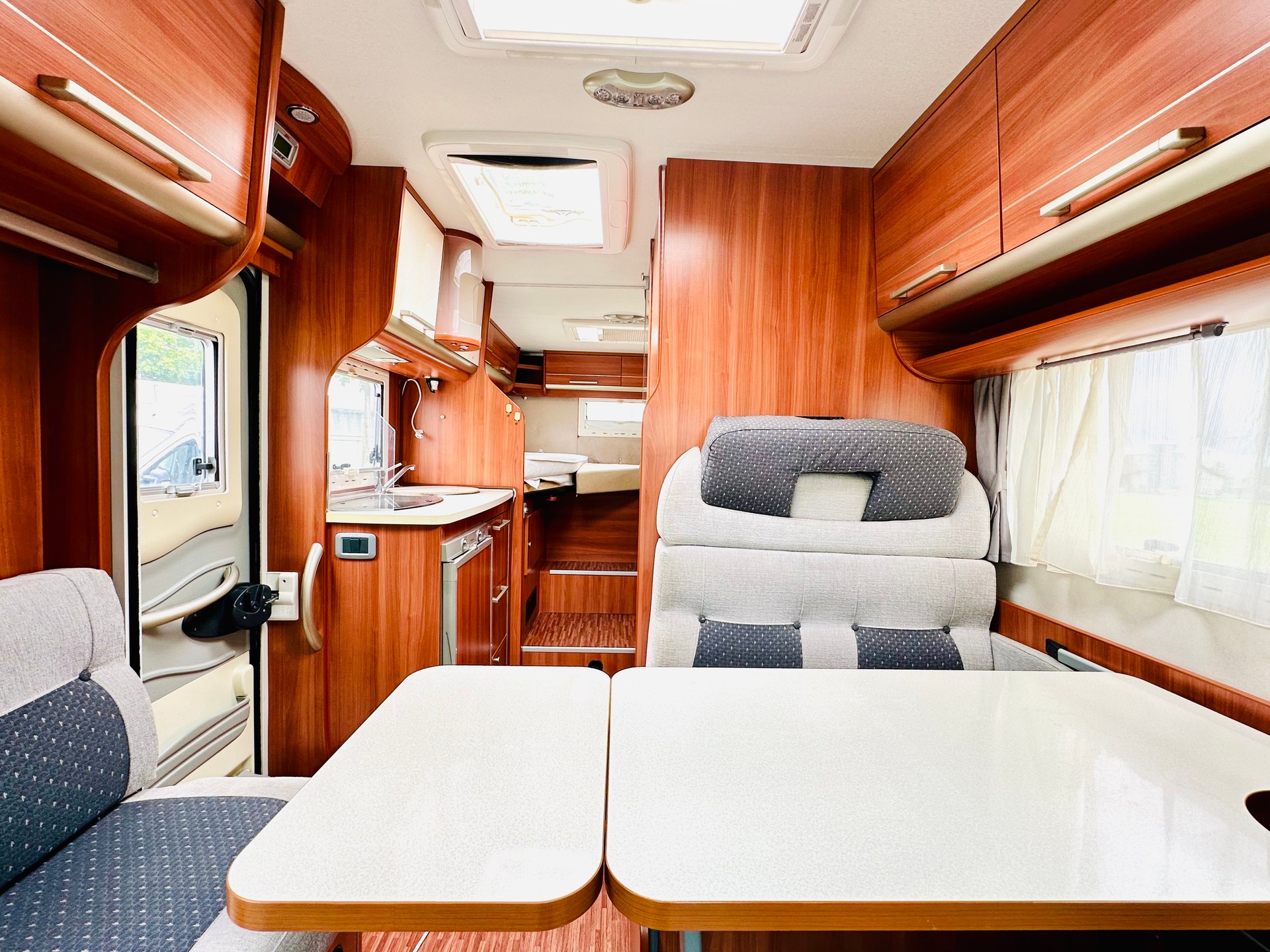 FIAT 2.3JTD 130PS LAIKA ***LÄNGSBETT / RIESEN-HECK-GARAGE***-image-7