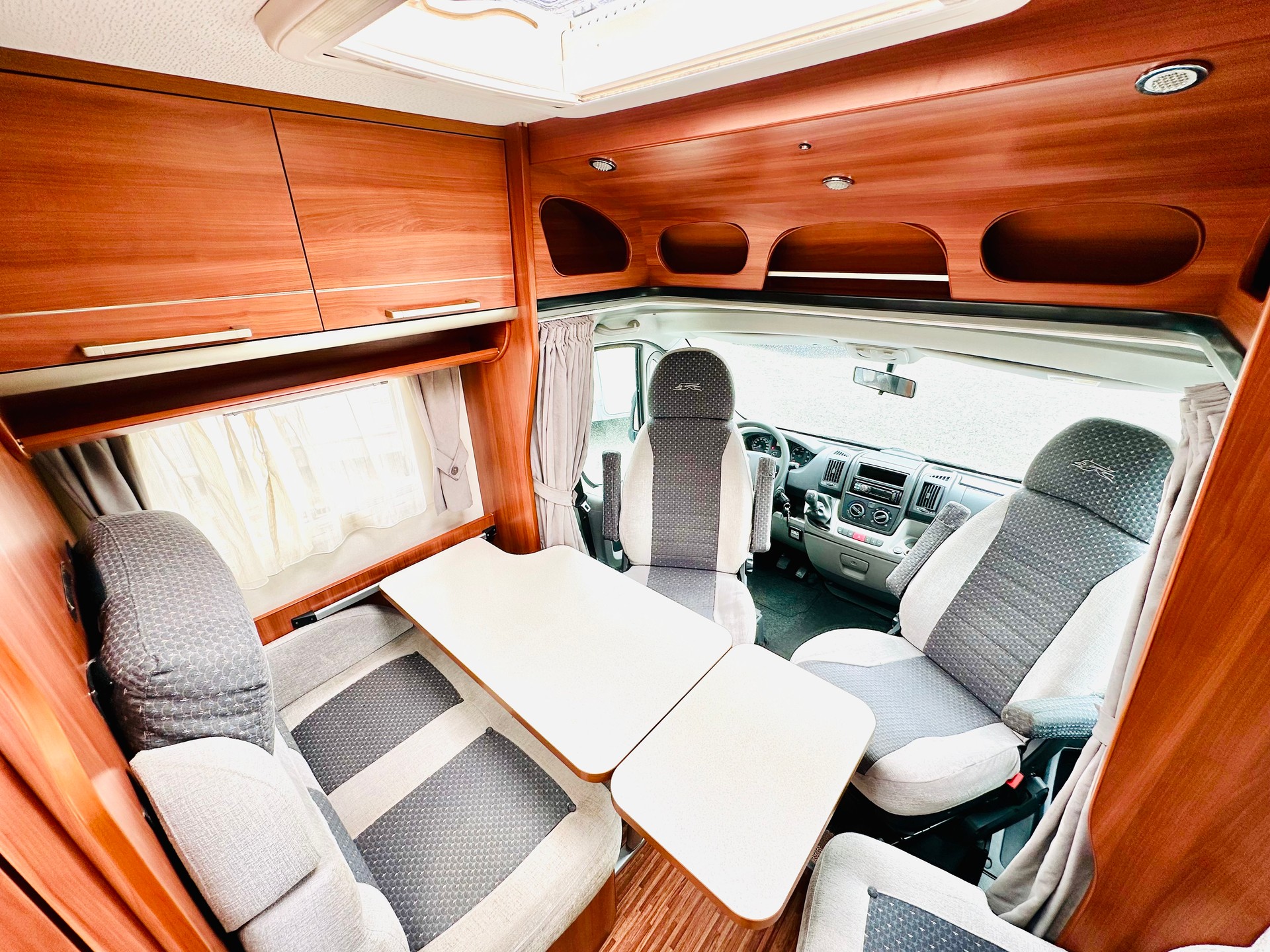 FIAT 2.3JTD 130PS LAIKA ***LÄNGSBETT / RIESEN-HECK-GARAGE***-image-8