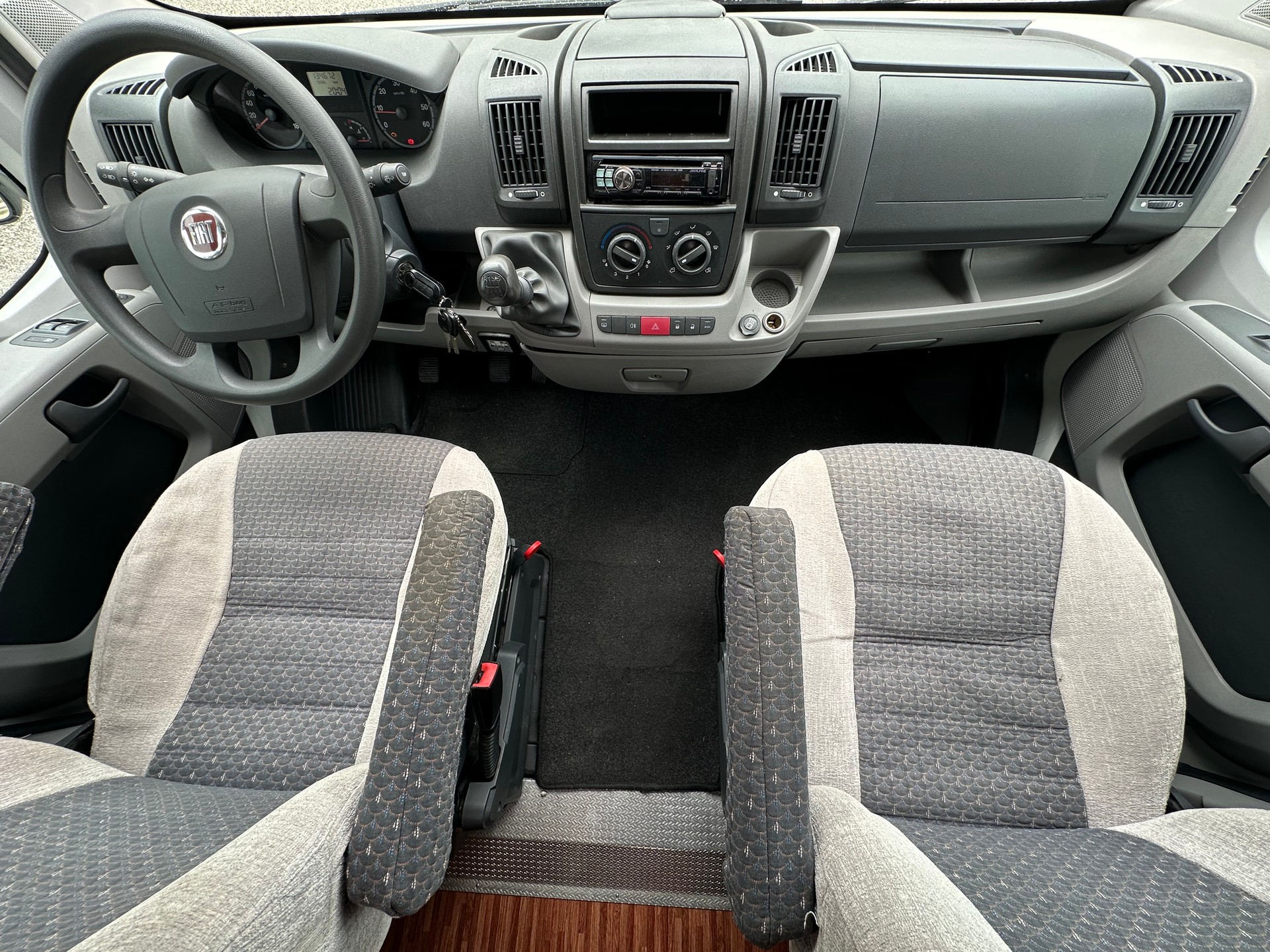 FIAT 2.3JTD 130PS LAIKA ***LÄNGSBETT / RIESEN-HECK-GARAGE***-image-21