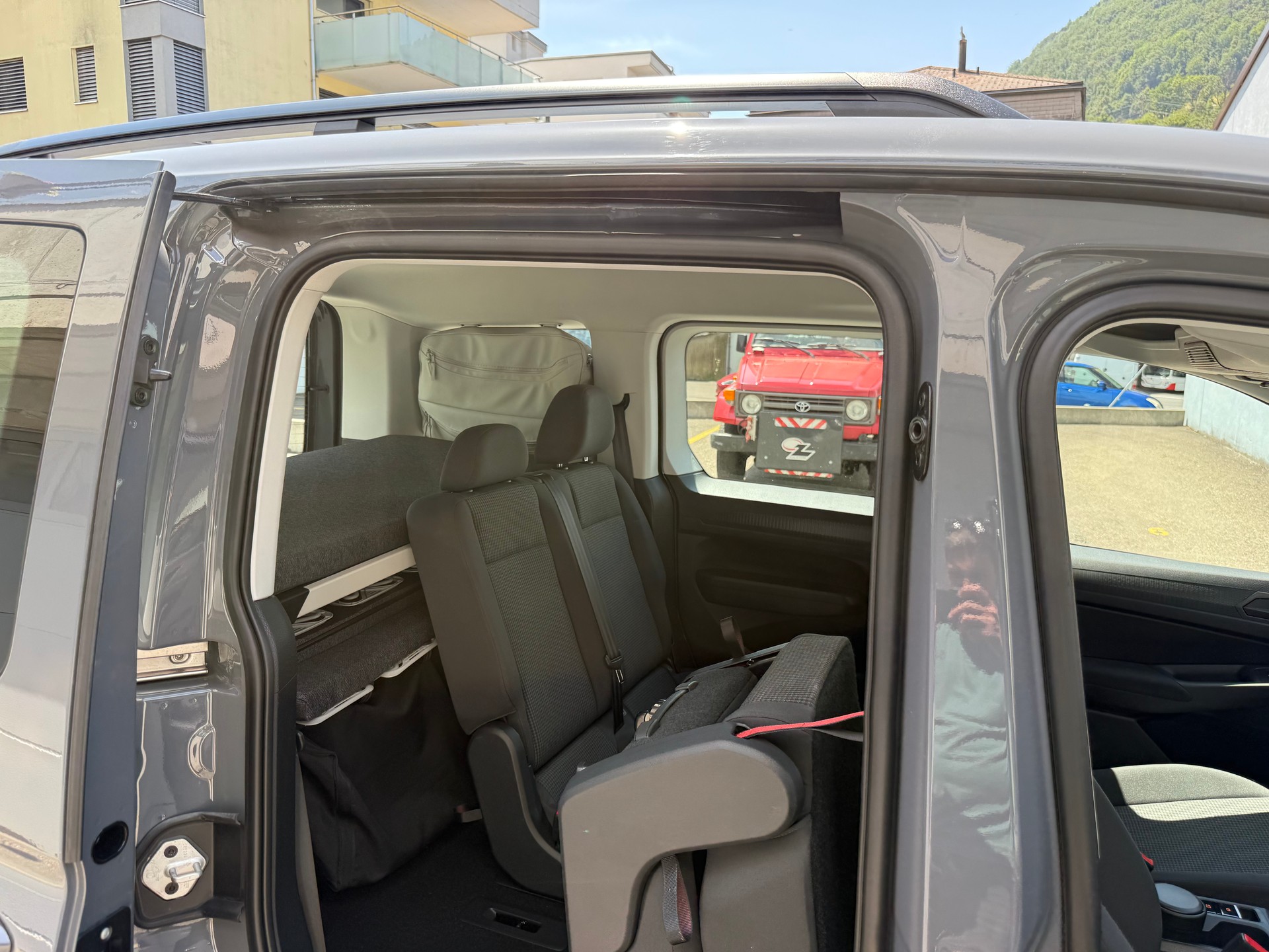 VW Caddy 2.0 TDI California Spirit DSG ** Werksgarantie**-image-27