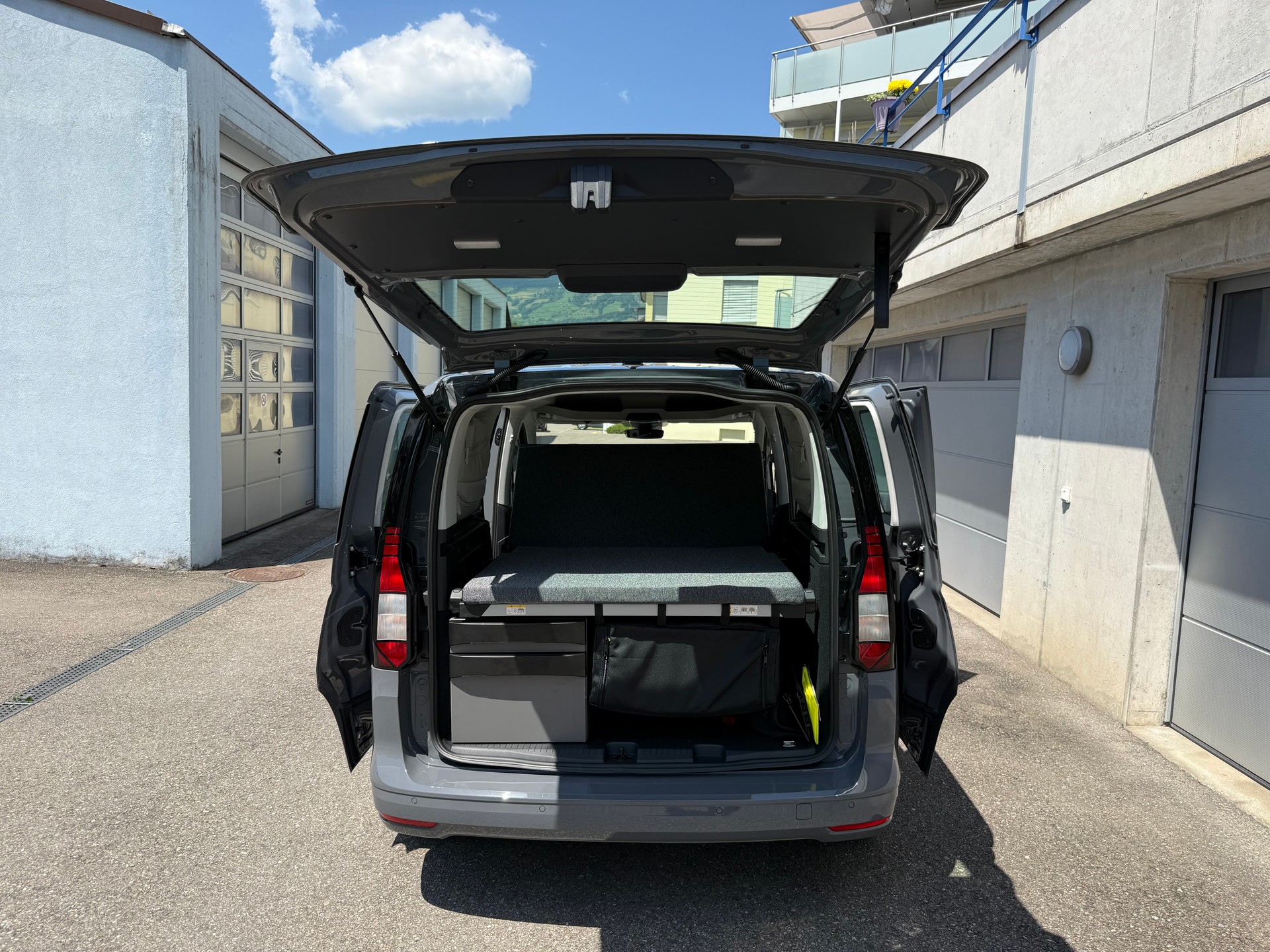 VW Caddy 2.0 TDI California Spirit DSG ** Werksgarantie**-image-29
