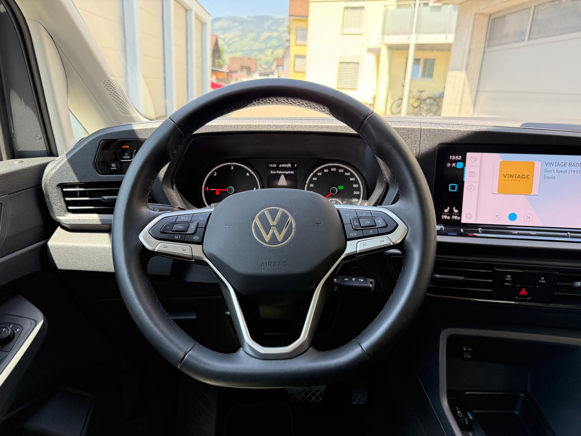 VW Caddy 2.0 TDI California Spirit DSG ** Werksgarantie**-image-12