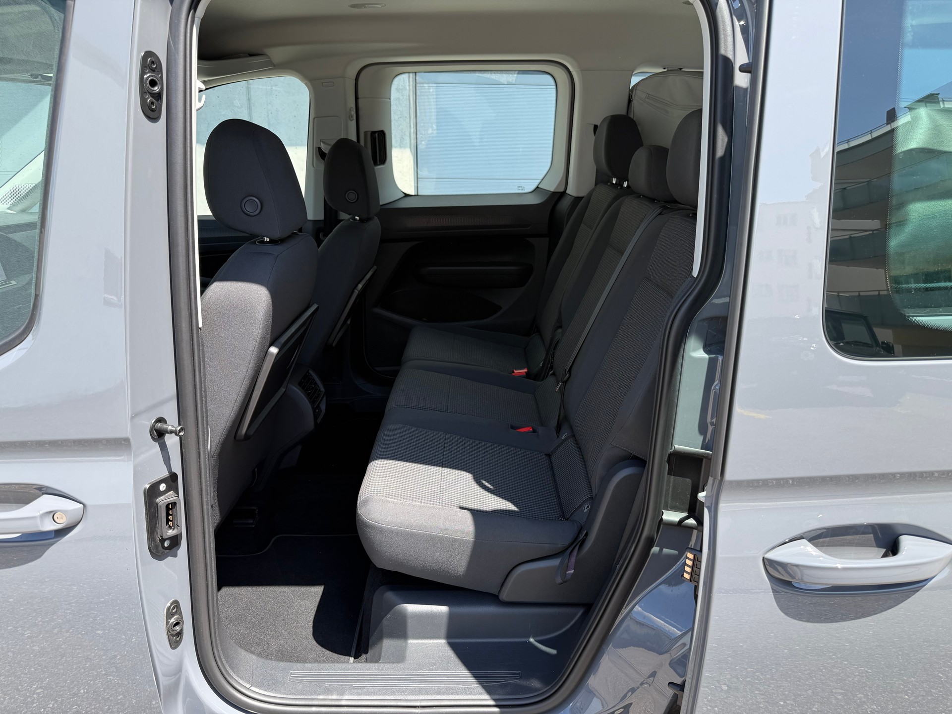 VW Caddy 2.0 TDI California Spirit DSG ** Werksgarantie**-image-24