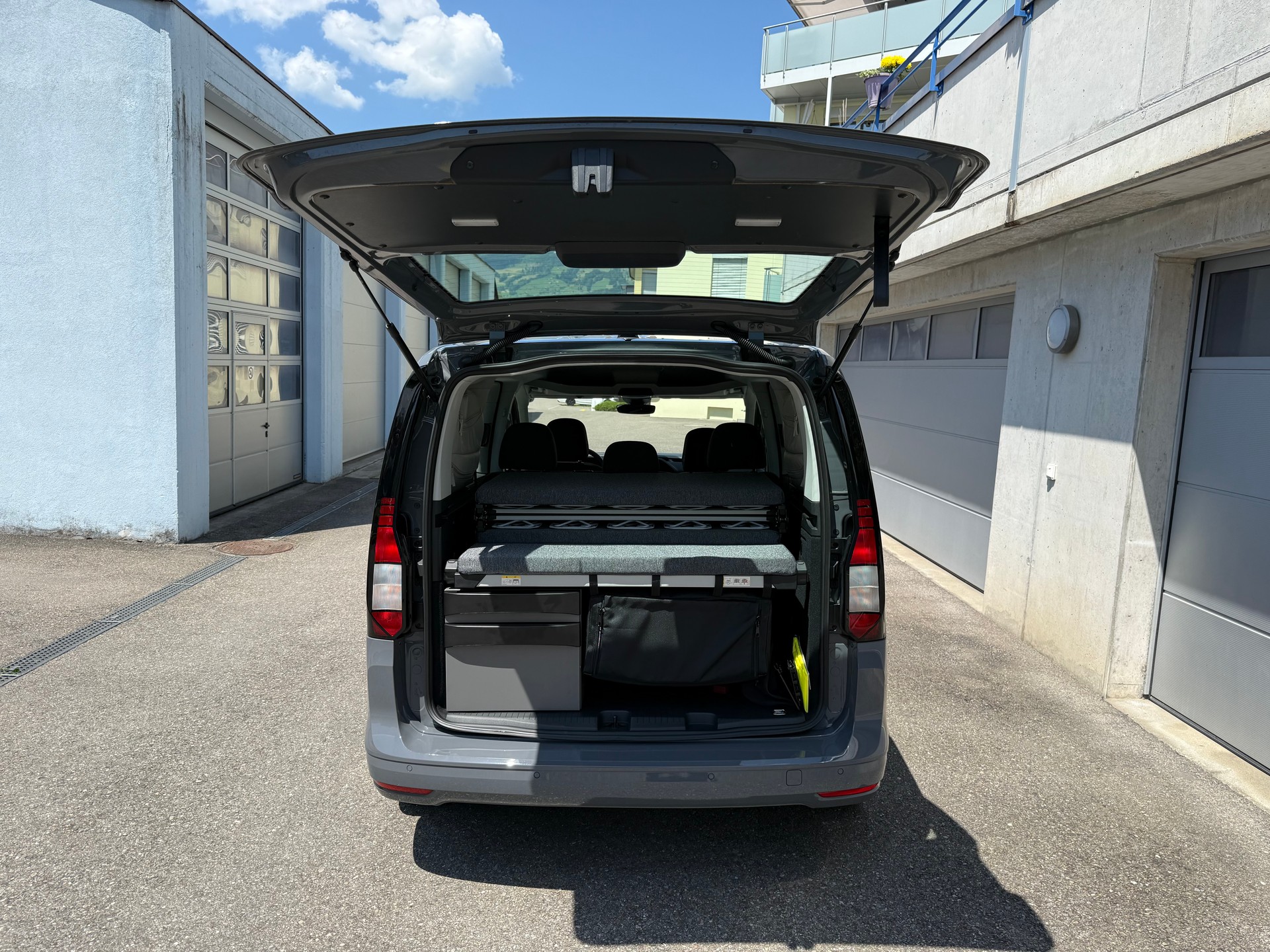 VW Caddy 2.0 TDI California Spirit DSG ** Werksgarantie**-image-28