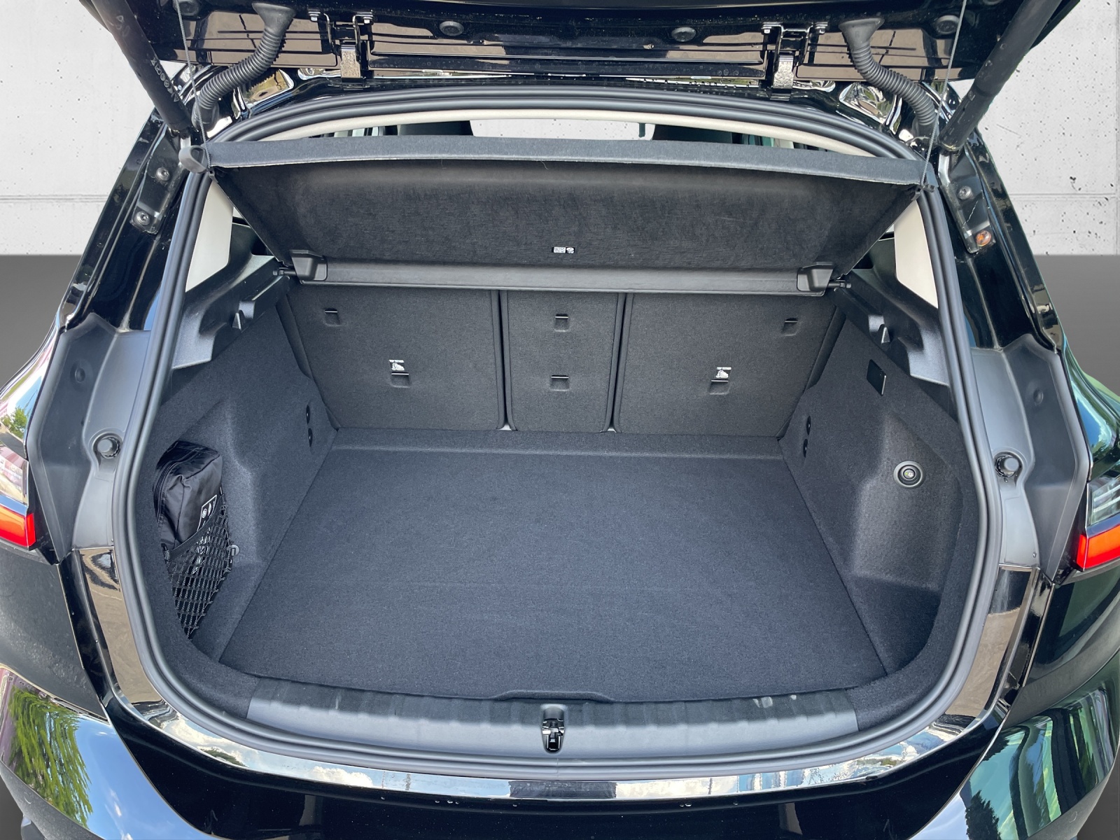 BMW 230e xDrive Act. Tourer-image-16