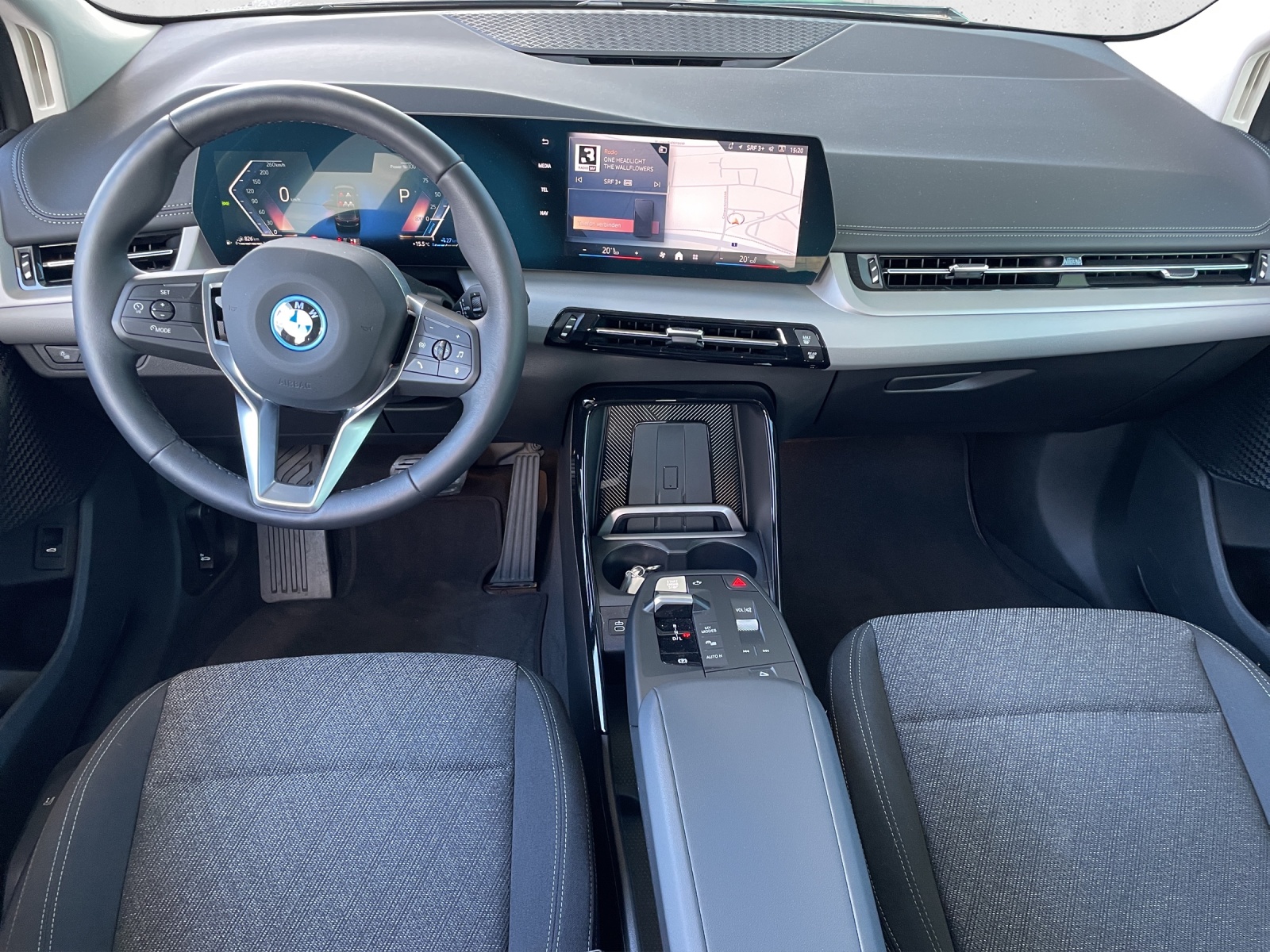 BMW 230e xDrive Act. Tourer-image-15