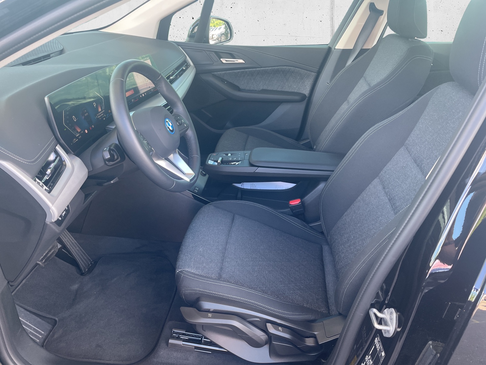 BMW 230e xDrive Act. Tourer-image-10