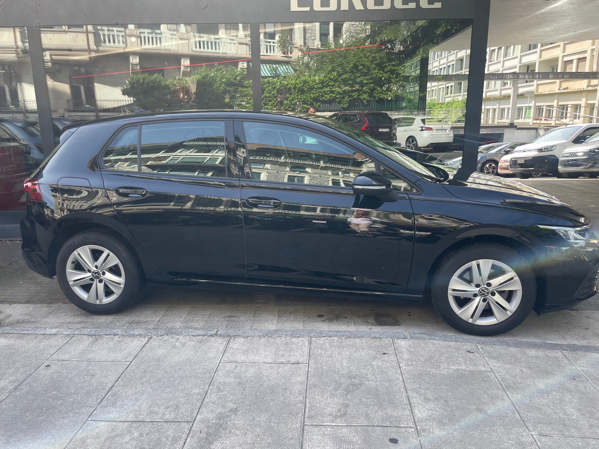 VW Golf 1.0 eTSI mHEV Life-image-2