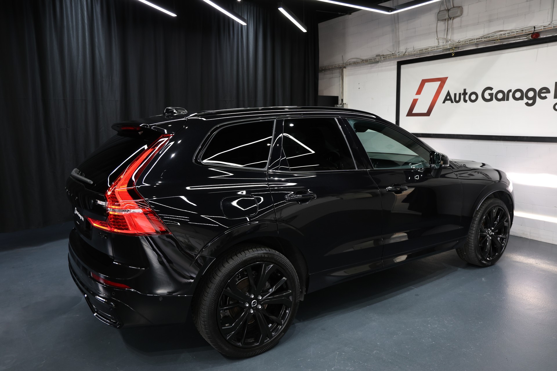 VOLVO XC60 B5 Benzin Mild Hybrid AWD Pure Ultra Dark Geartronic-showroom-element-1