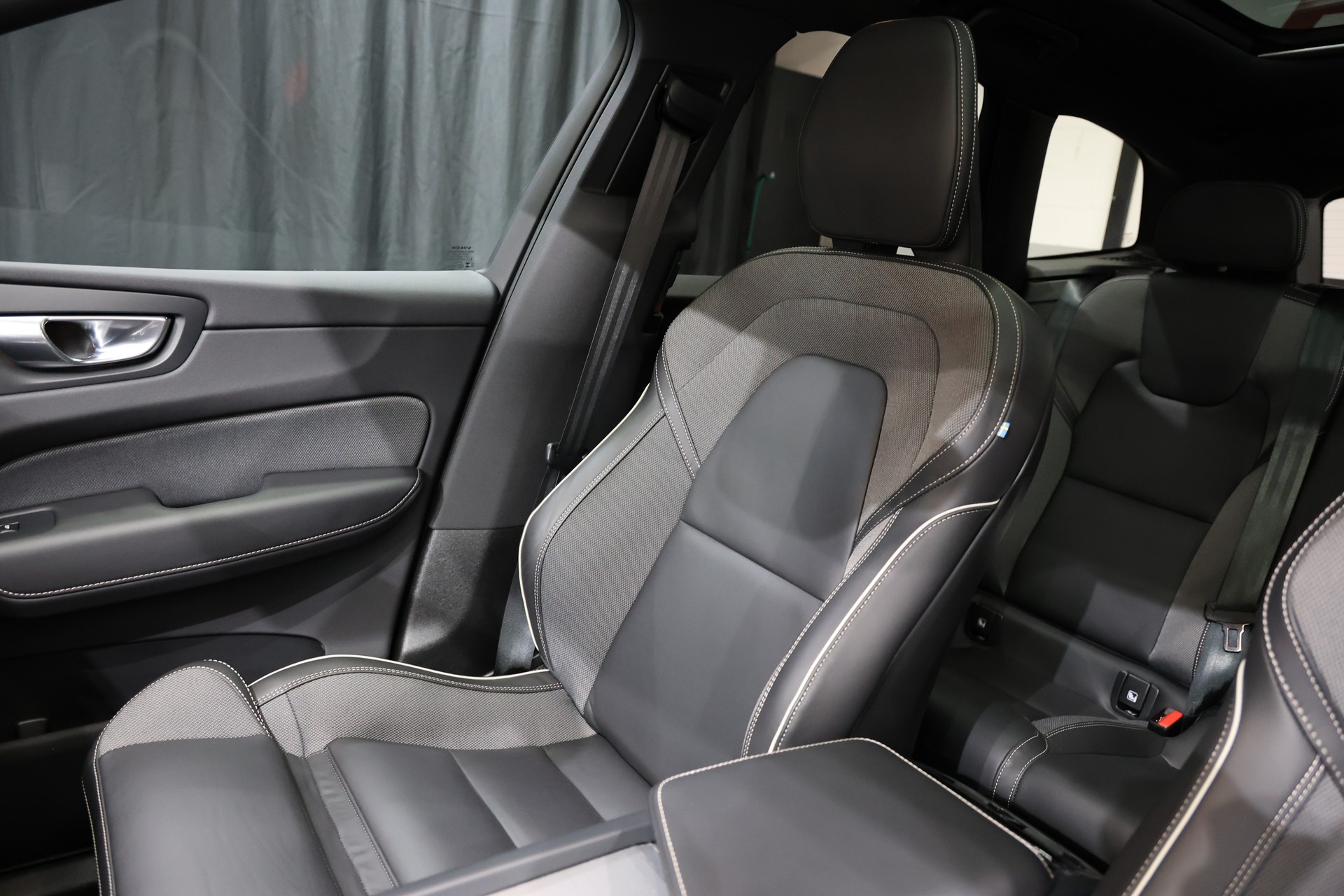 VOLVO XC60 B5 Benzin Mild Hybrid AWD Pure Ultra Dark Geartronic-image-10