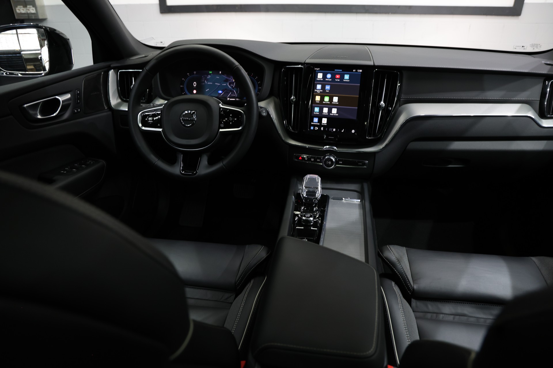 VOLVO XC60 B5 Benzin Mild Hybrid AWD Pure Ultra Dark Geartronic-image-25