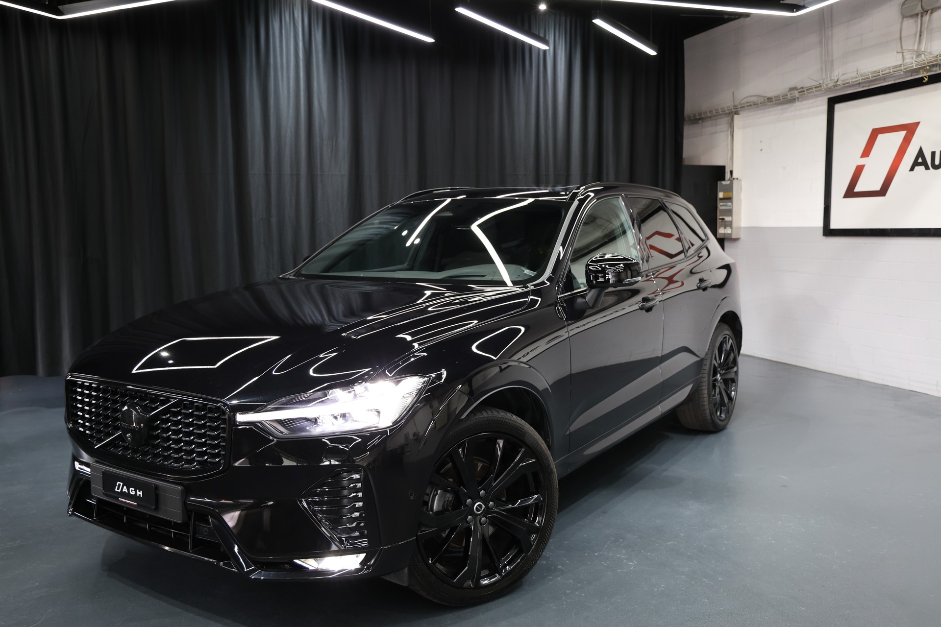 VOLVO XC60 B5 Benzin Mild Hybrid AWD Pure Ultra Dark Geartronic