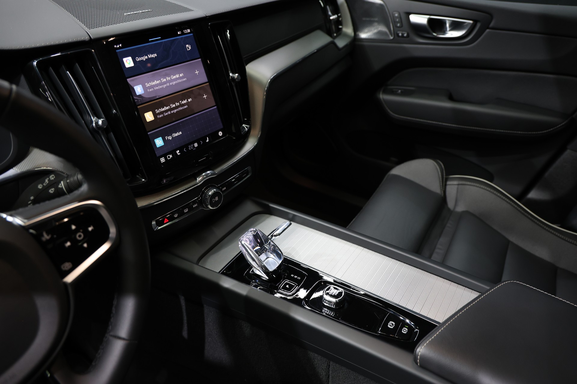 VOLVO XC60 B5 Benzin Mild Hybrid AWD Pure Ultra Dark Geartronic-image-9